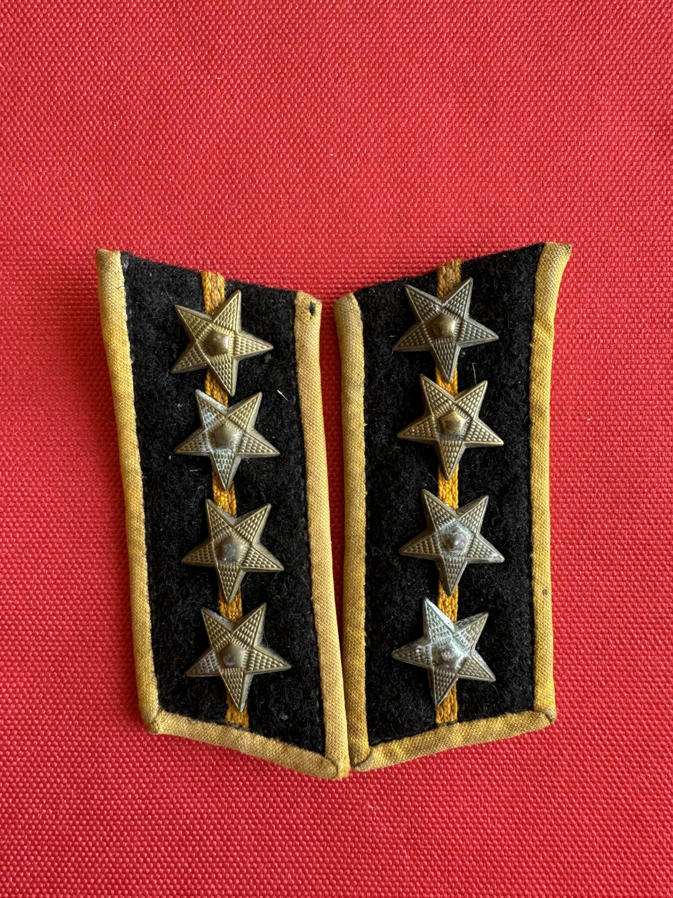 五哥徽章群   11号周六晚上八点4群联拍 领章