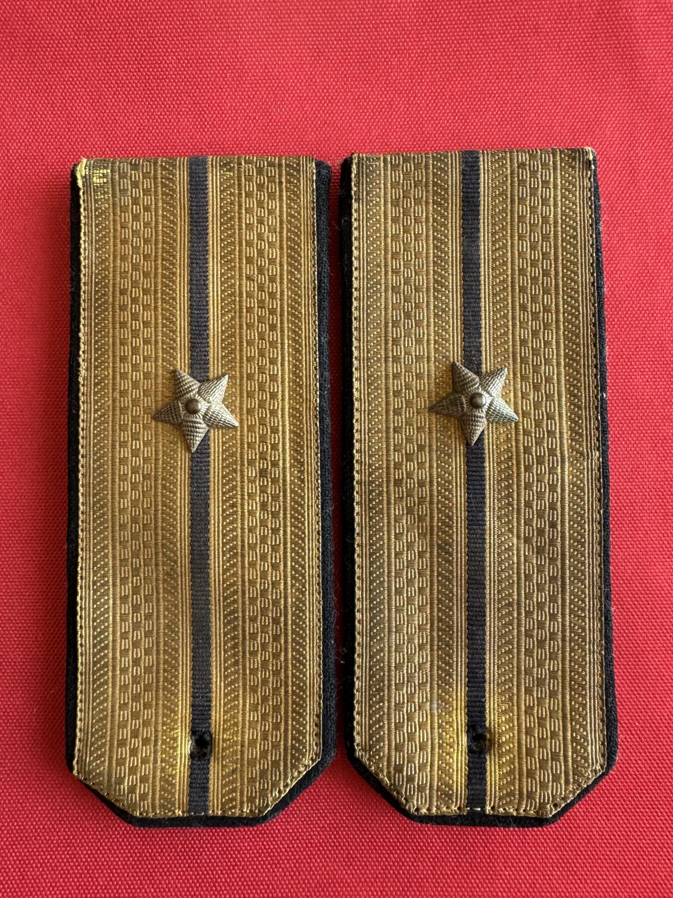 五哥徽章群   11号周六晚上八点4群联拍 肩章