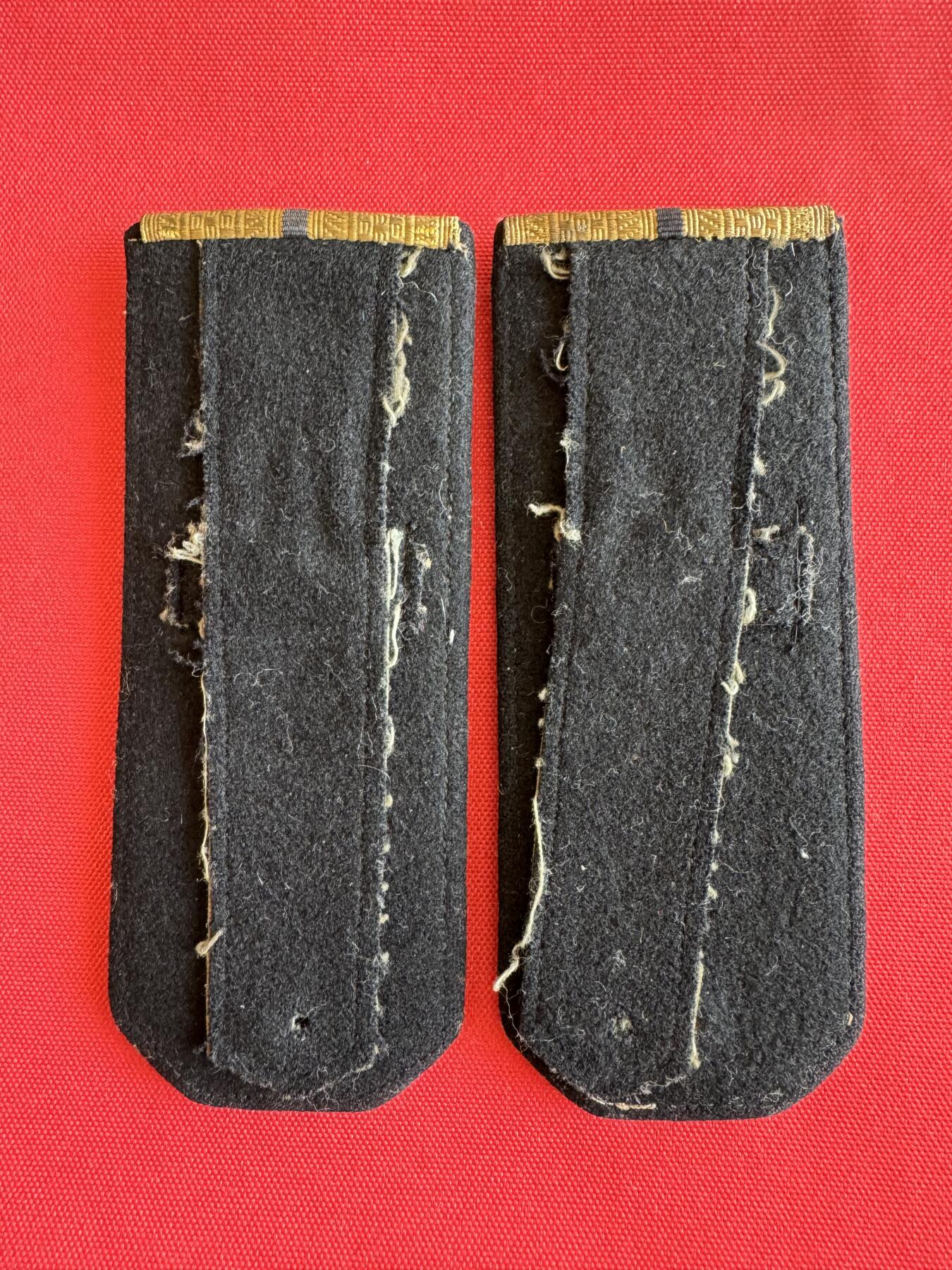 五哥徽章群   11号周六晚上八点4群联拍 肩章