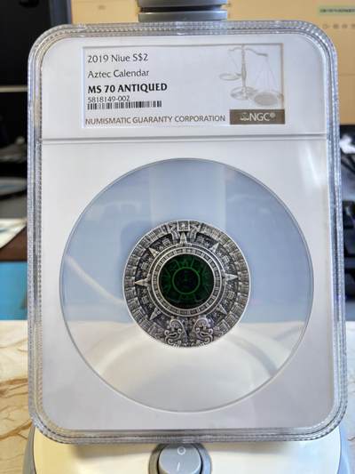 第198期拍卖 - 纽埃2019年历法系列3阿兹特克历法2盎司纪念银币NGC-MS70，999银，发行量500枚