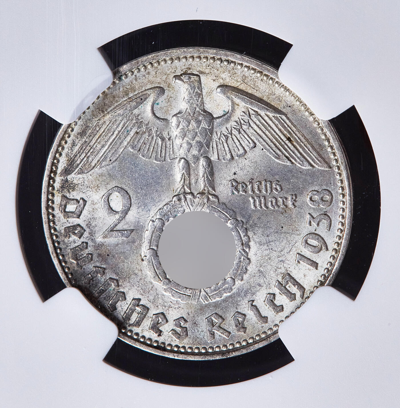 【俄甄集藏】满园春色-2026年(051)04-22星期三 晚 19:30 全场包邮 德国第三帝国1938年A版兴登堡党徽2马克银币，NGC MS62，原味转光，原图至官网查询或联系客服