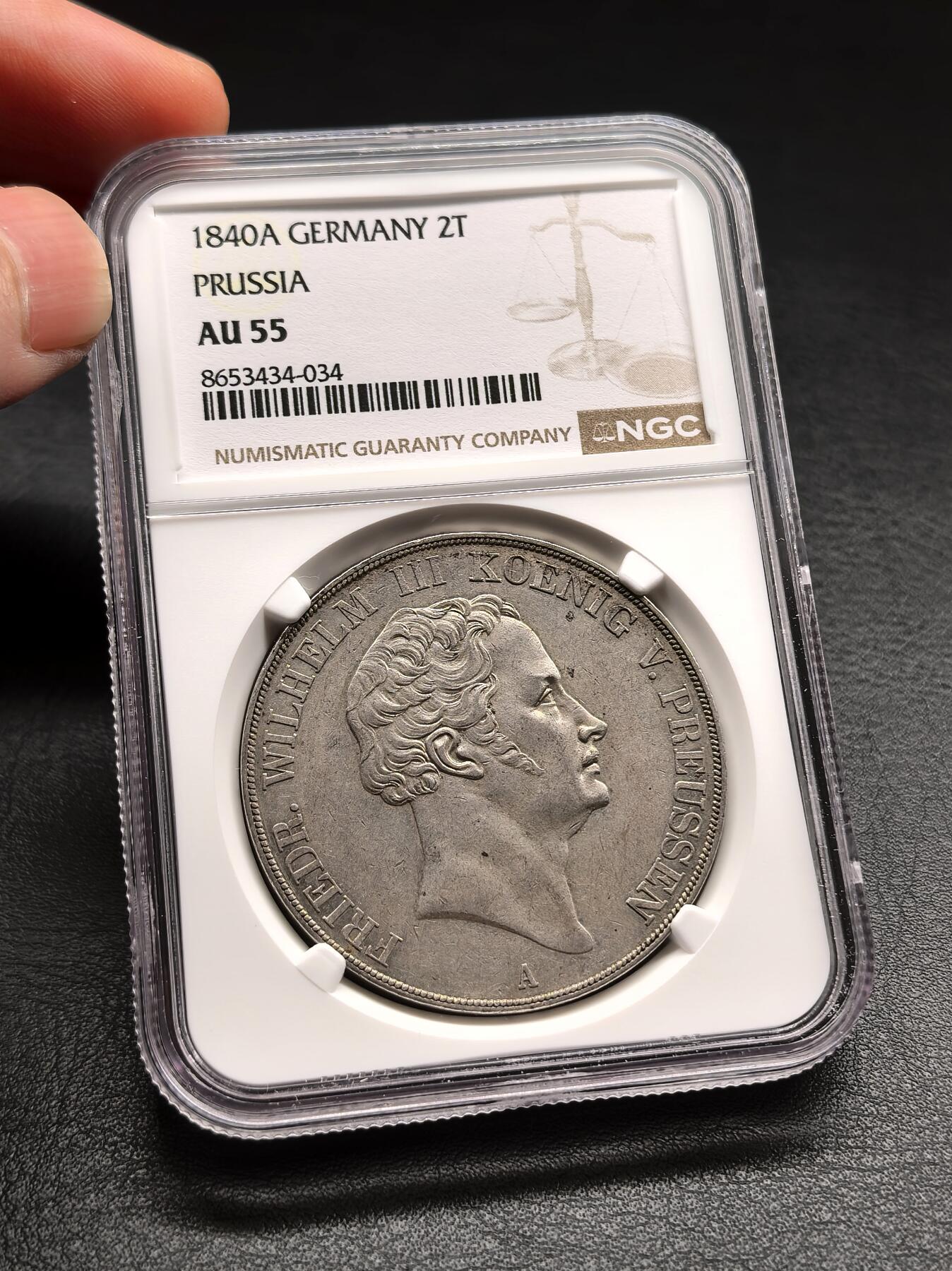 凡希社世界钱币微拍第三百二十二期 1840德国普鲁士威廉三世2泰勒大银NGC-AU55，1840年是弗里德里希·威廉三世在位的最后一年，铸造量仅50000枚，远低于前期的常规年份。（视频参考）