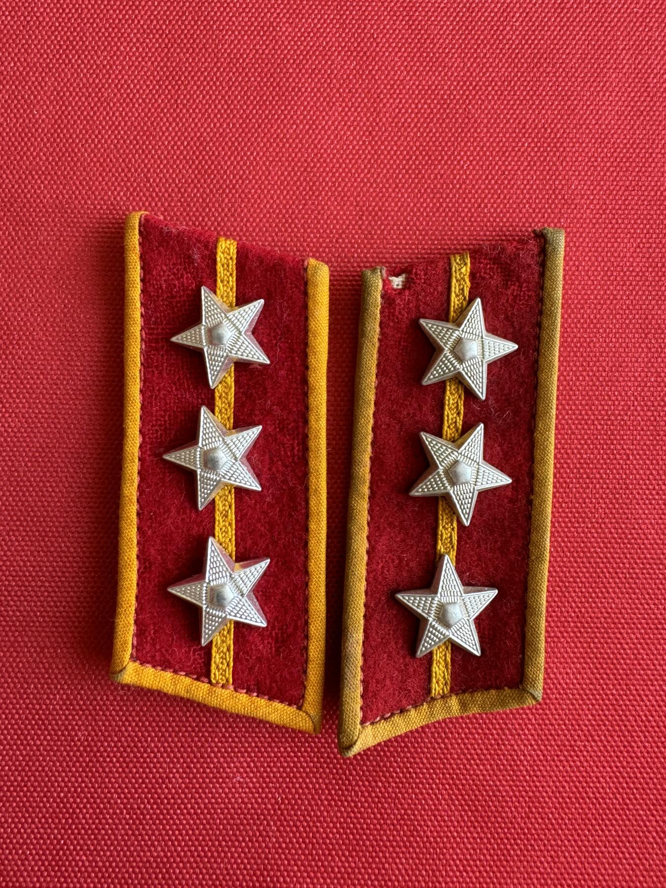 五哥徽章群   11号周六晚上八点4群联拍 领章