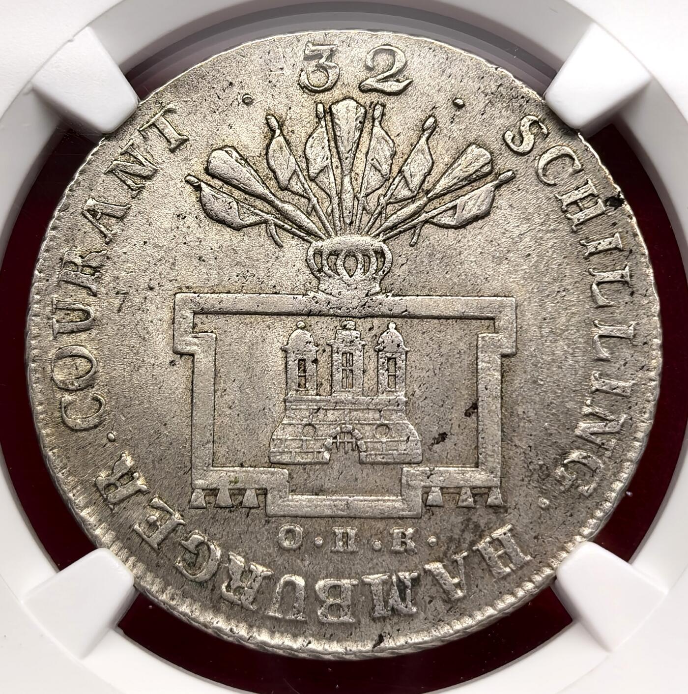 凡希社世界钱币微拍第三百二十二期 1796汉堡自由市城徽双头鹰32先令（泰勒）大银NGC-MS64，1796年正值拿破仑战争前夕，汉堡作为汉萨同盟核心城市，该币是其维持北欧贸易霸权的货币象征。淡彩收藏级品质！