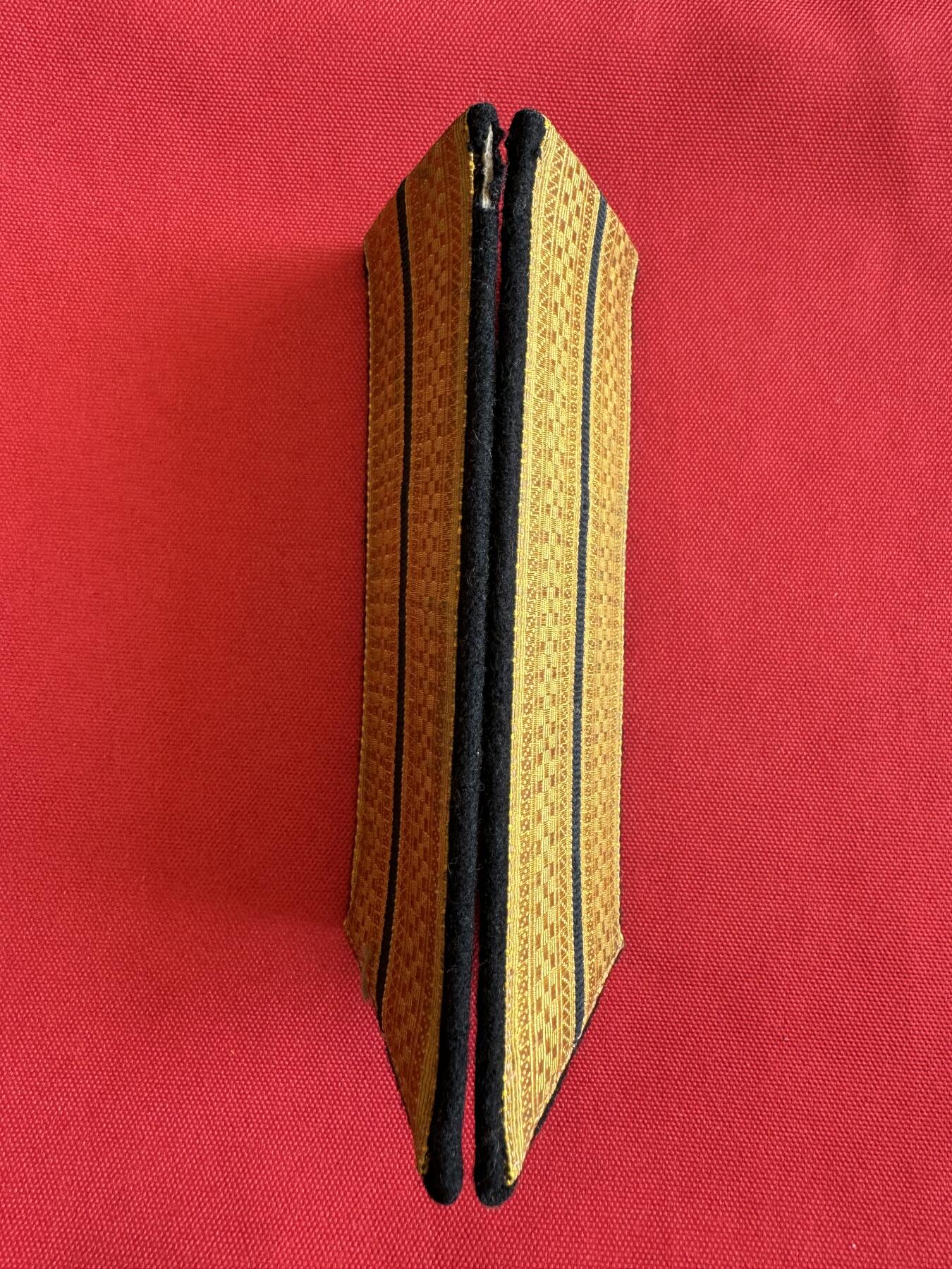 五哥徽章群   11号周六晚上八点4群联拍 肩章