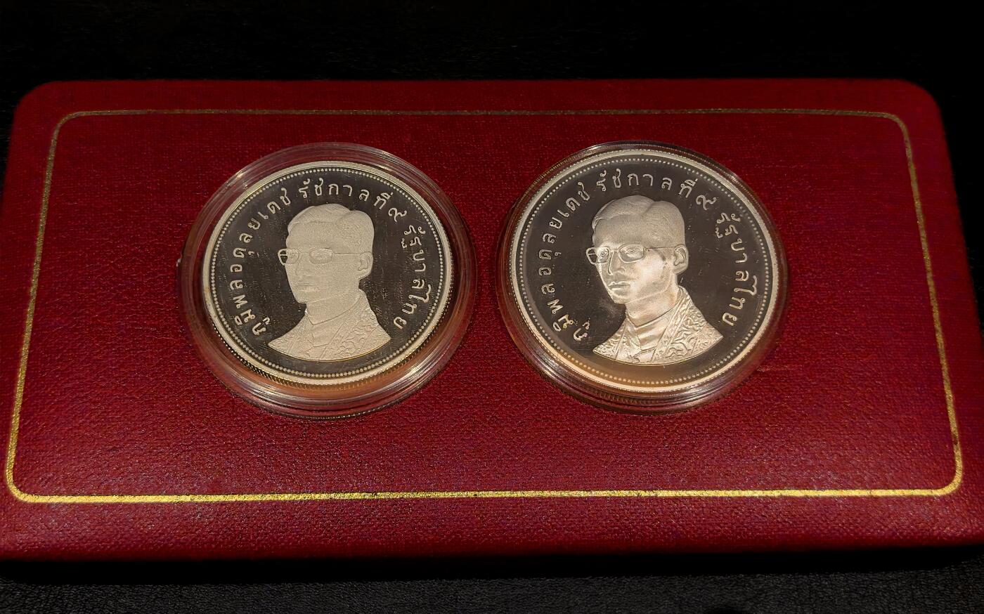 凡希社世界钱币微拍第三百二十二期 1976泰国珍稀动物两枚套PS，原盒证书，币面略有轻微氧化斑点。