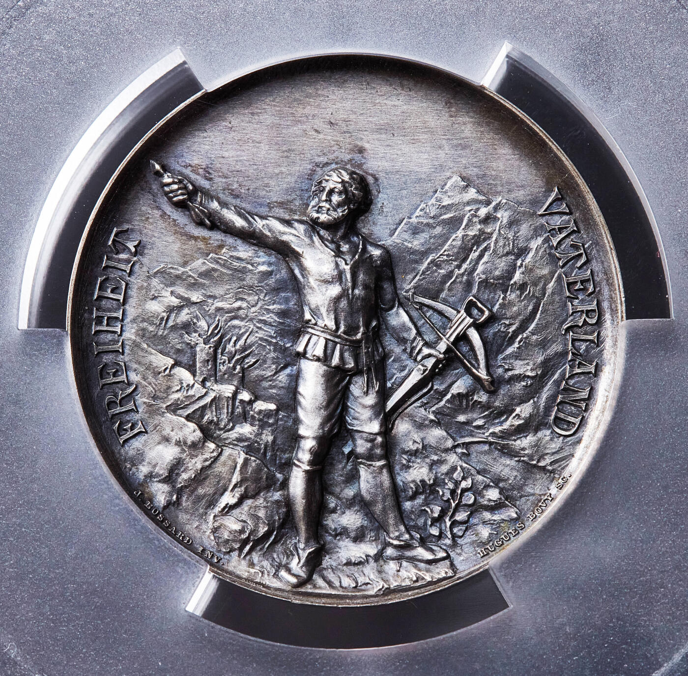 【俄甄集藏】满园春色-2026年(051)04-22星期三 晚 19:30 全场包邮 瑞士1889年纪念卢塞恩射击节大银章，PCGS SP63，五彩包浆，高浮雕，正面人物为民族英雄威廉·退尔，名誉品种，亚军，直径：45mm