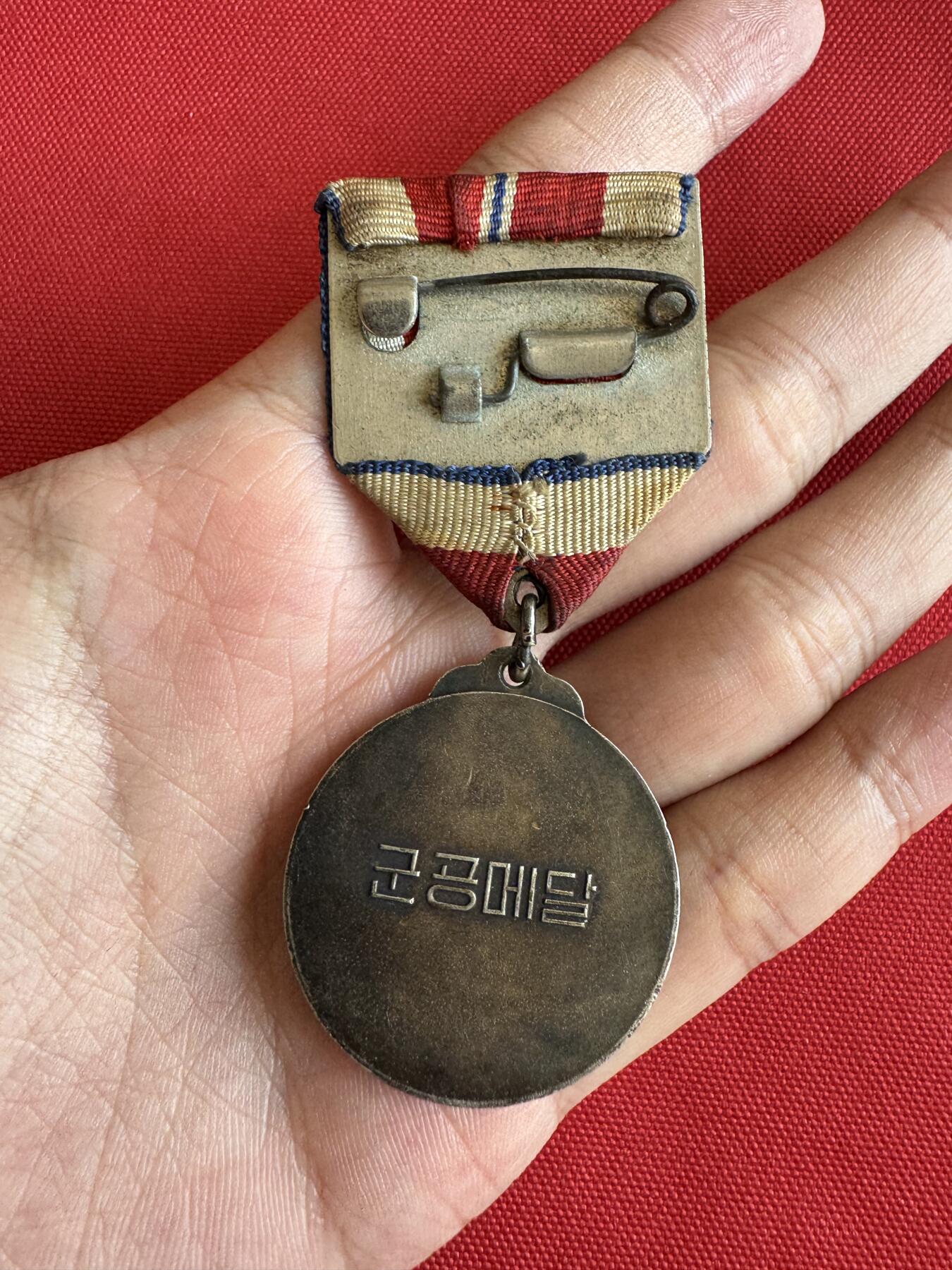 五哥徽章群   11号周六晚上八点4群联拍 银章