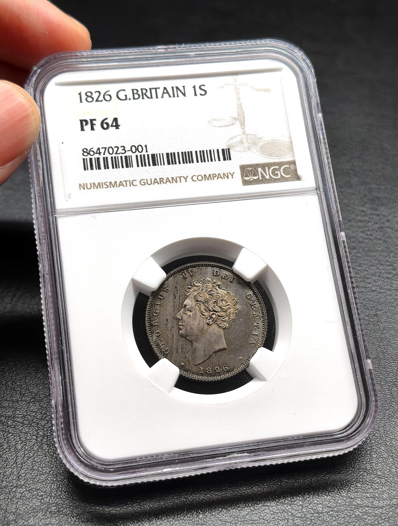 凡希社世界钱币微拍第三百二十二期 荐！1826英国乔治四世精铸先令NGC-PF64，英伦灰彩，侧光下呈现漂亮的橙红钴蓝色氧化，质感油润，视觉一流！一枚PF65的同品种先令在今年一月份的HA拍卖中以$3416落槌。（视频参考）