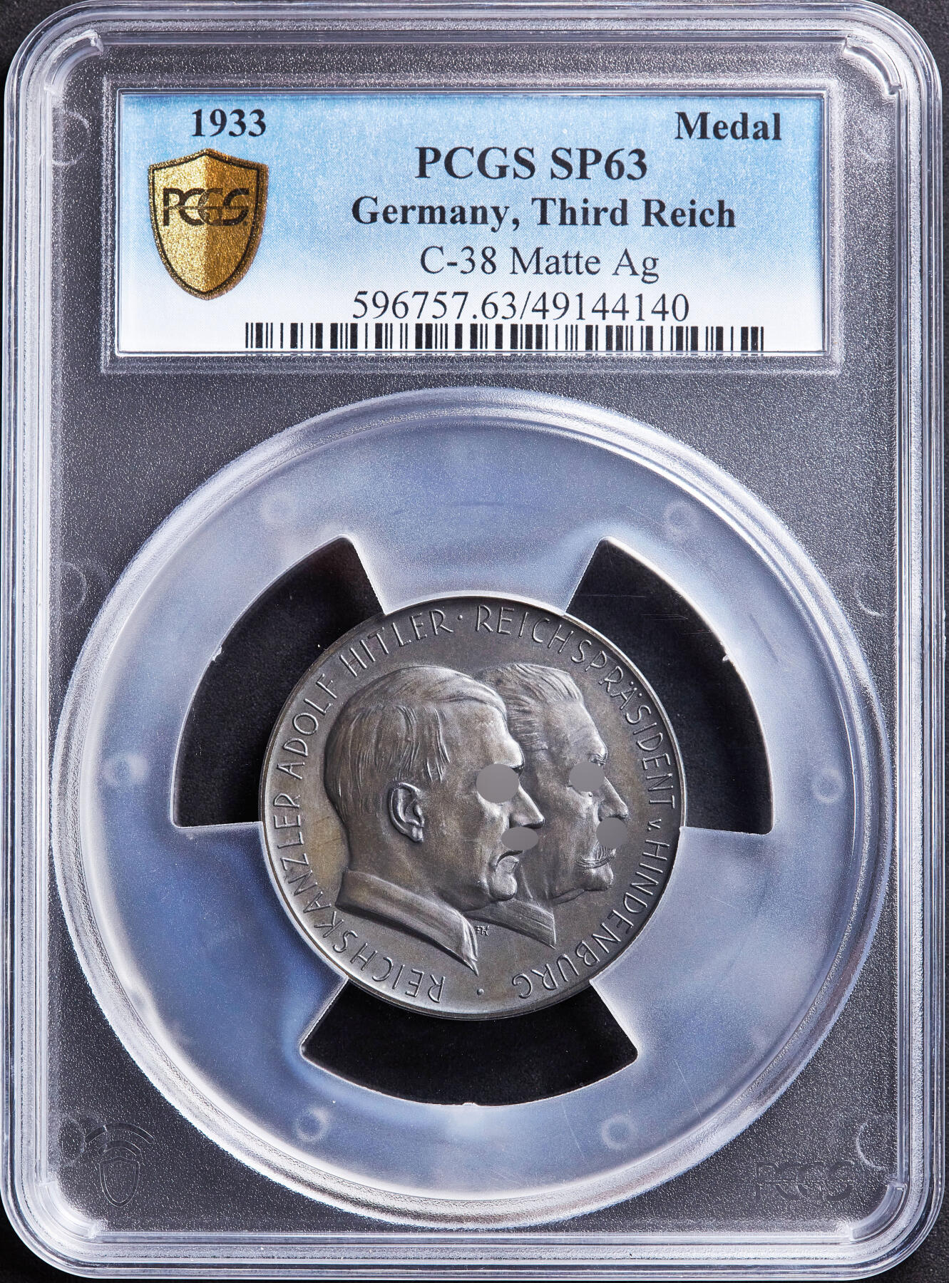 【俄甄集藏】满园春色-2026年(051)04-22星期三 晚 19:30 全场包邮 德国第三帝国1933年纪念兴登堡与总理执政大银章，PCGS SP63，稀少品种，酱彩包浆，状态难得，直径：45mm，原图至官网查询或联系客服