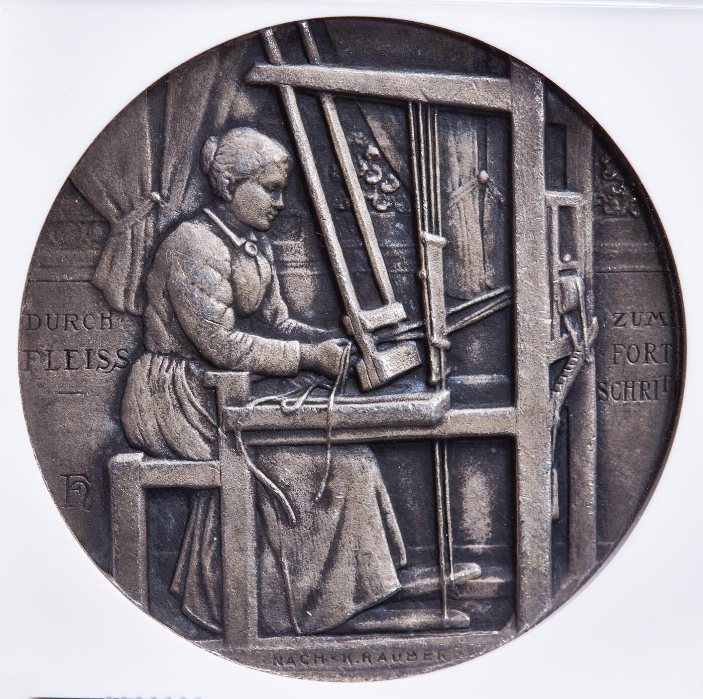 【俄甄集藏】满园春色-2026年(051)04-22星期三 晚 19:30 全场包邮 瑞士1899年纪念阿尔高-沃伦射击节大银章，NGC MS63，酱彩包浆，高浮雕，纺织妇女设计经典，少见品种