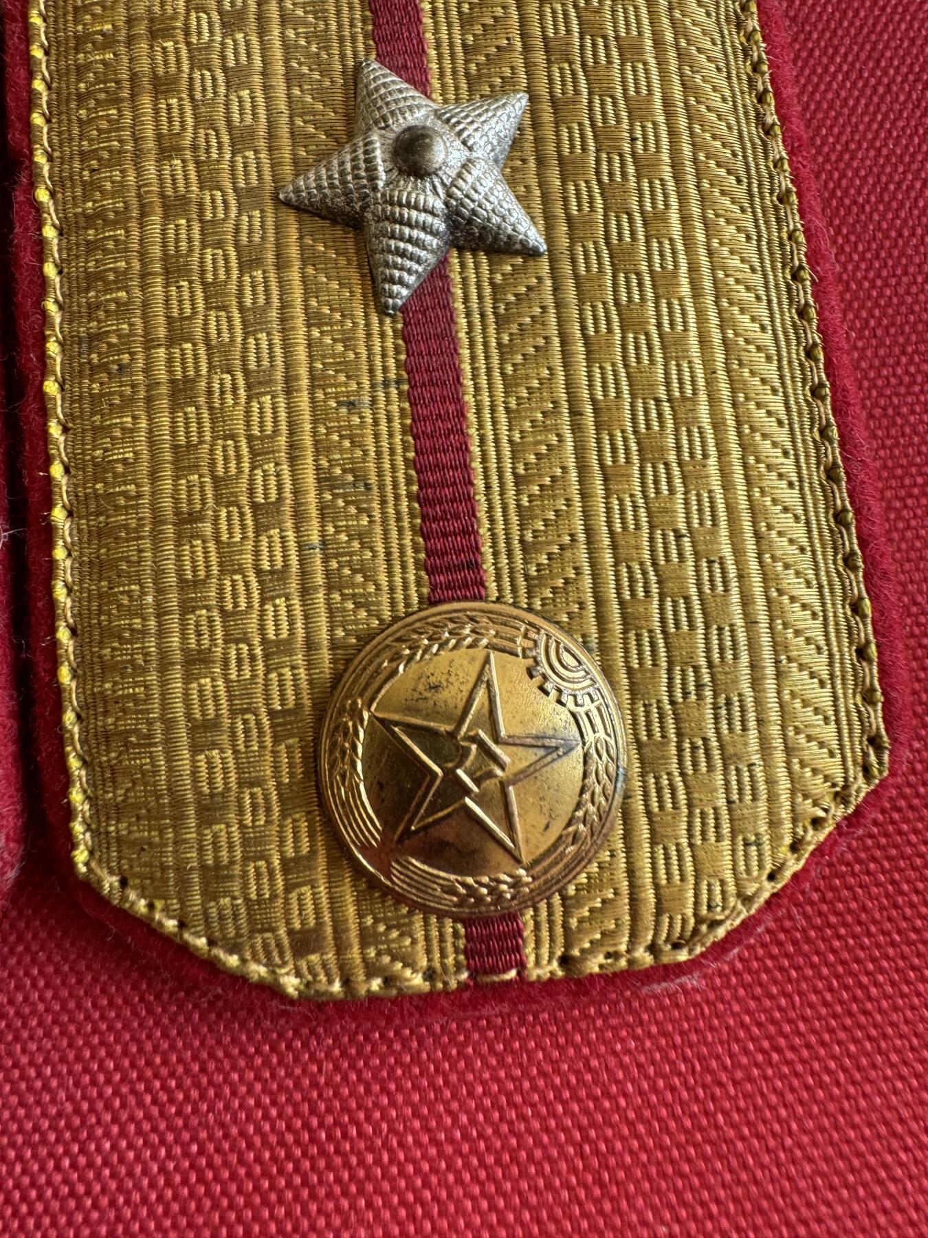 五哥徽章群   11号周六晚上八点4群联拍 肩章