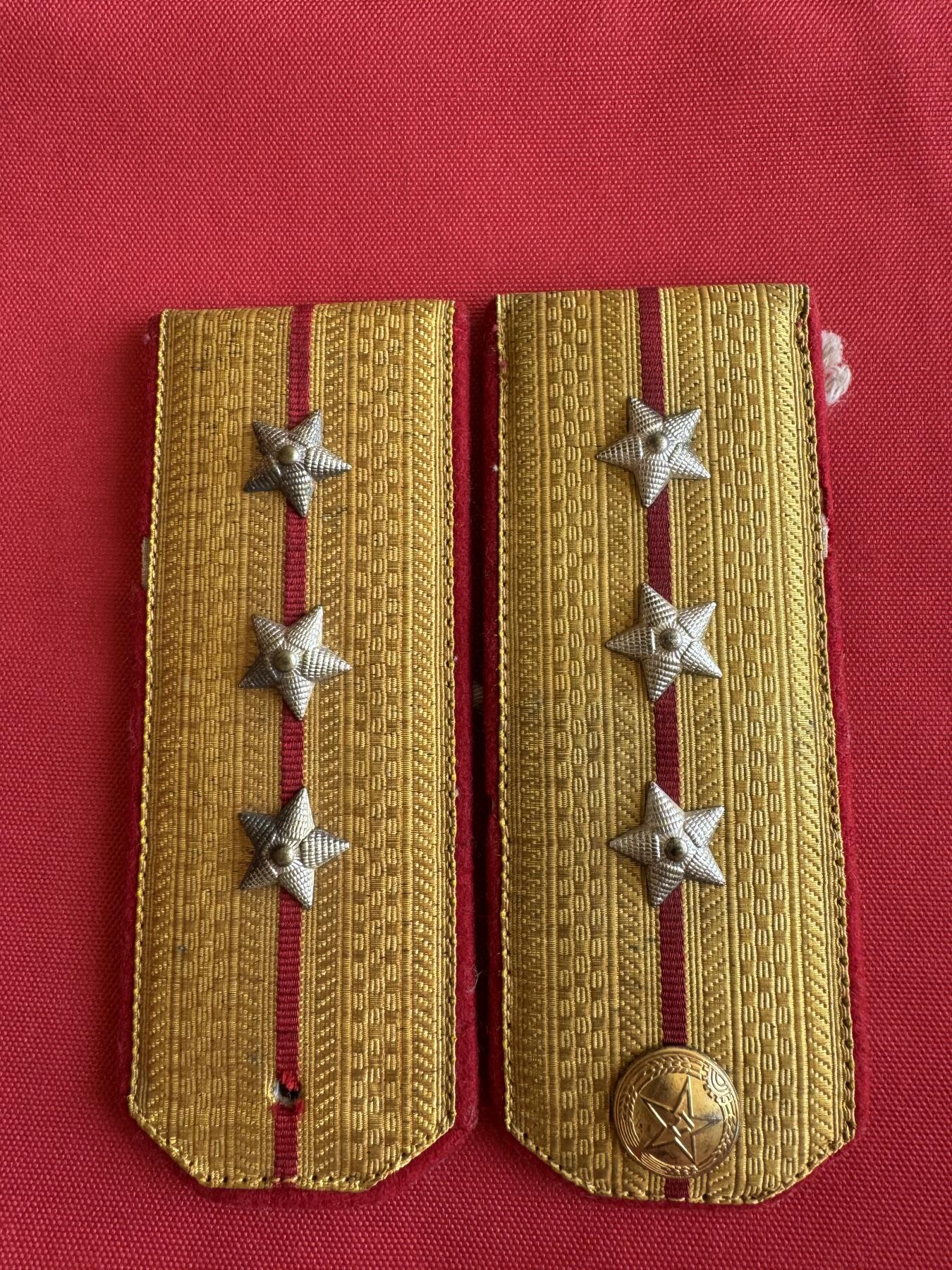 五哥徽章群   11号周六晚上八点4群联拍 肩章