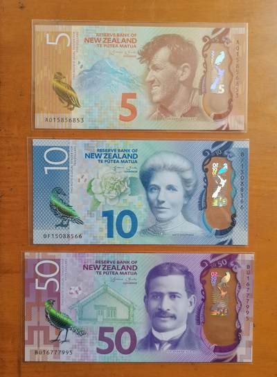 20260413期 - 【UNC】新西兰塑料钞5，10，50元（无4）