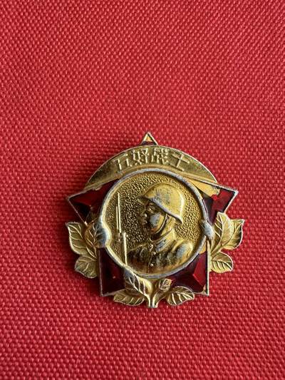 五哥徽章群   11号周六晚上八点4群联拍 - 铝章