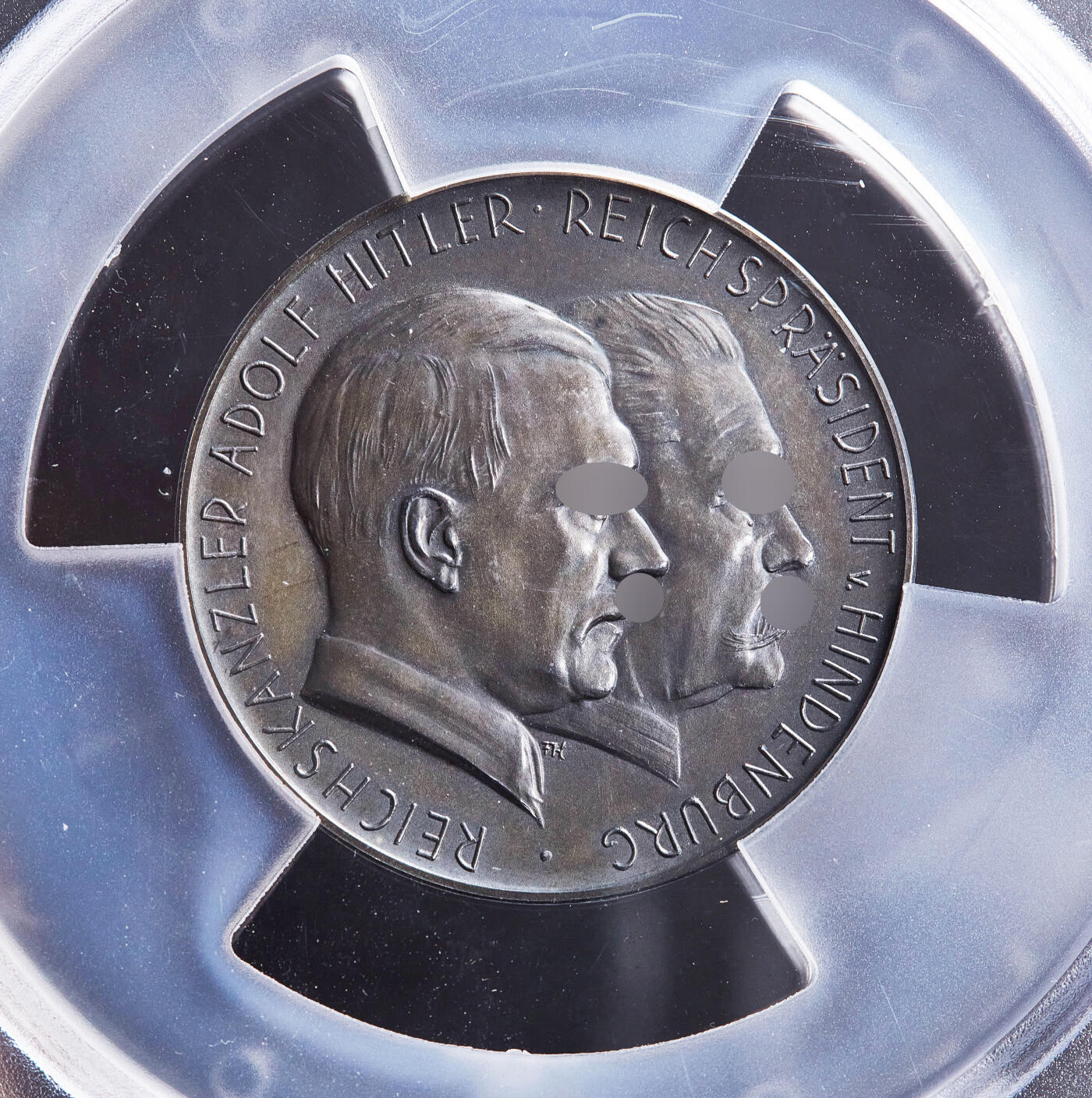 【俄甄集藏】满园春色-2026年(051)04-22星期三 晚 19:30 全场包邮 德国第三帝国1933年纪念兴登堡与总理执政大银章，PCGS SP63，稀少品种，酱彩包浆，状态难得，直径：45mm，原图至官网查询或联系客服