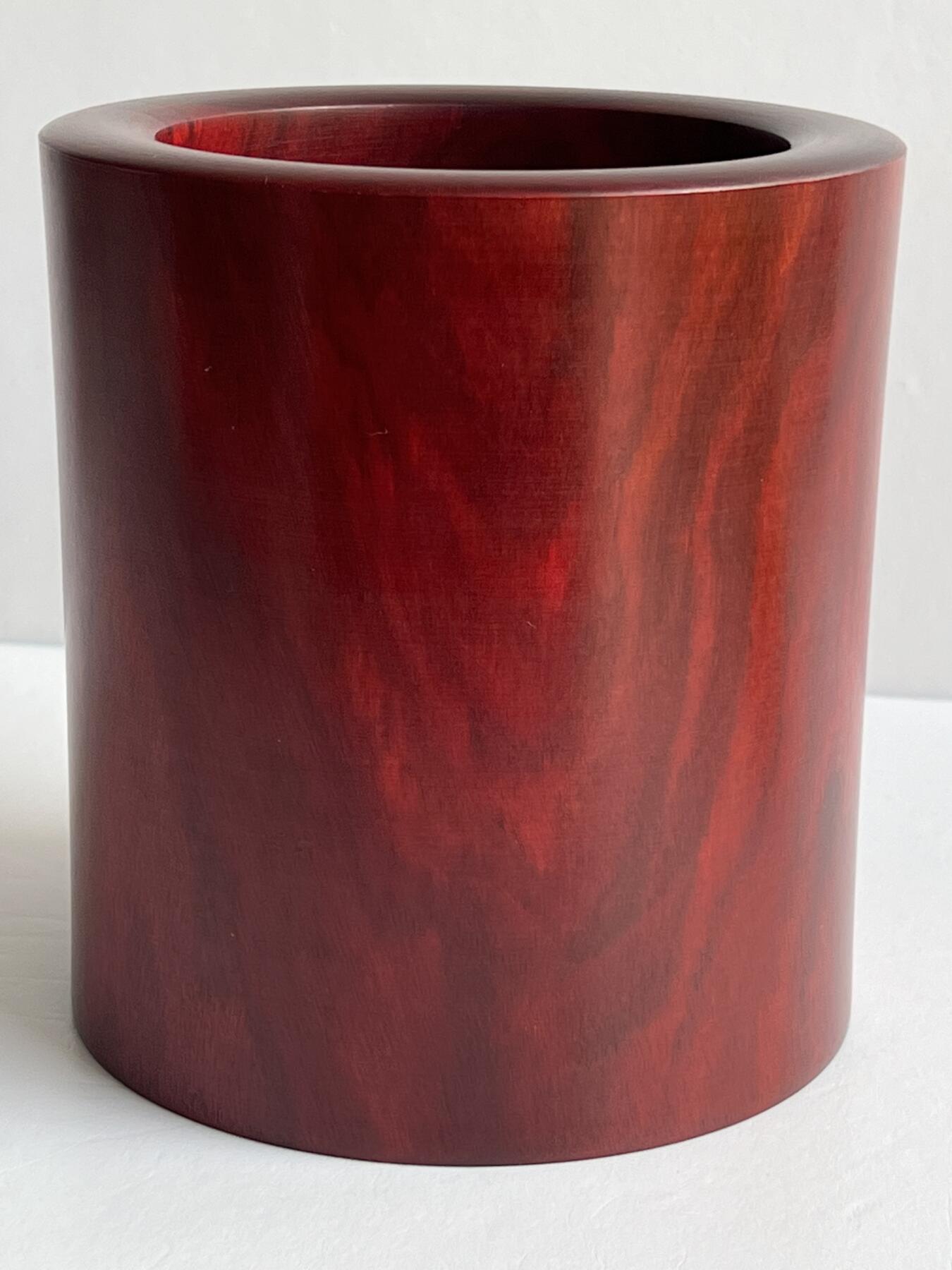 零元拍：精工非洲小叶紫檀 笔筒，山峰纹，荧光莹润，，精工打磨，花纹漂亮。155/170/壁厚约21MM。