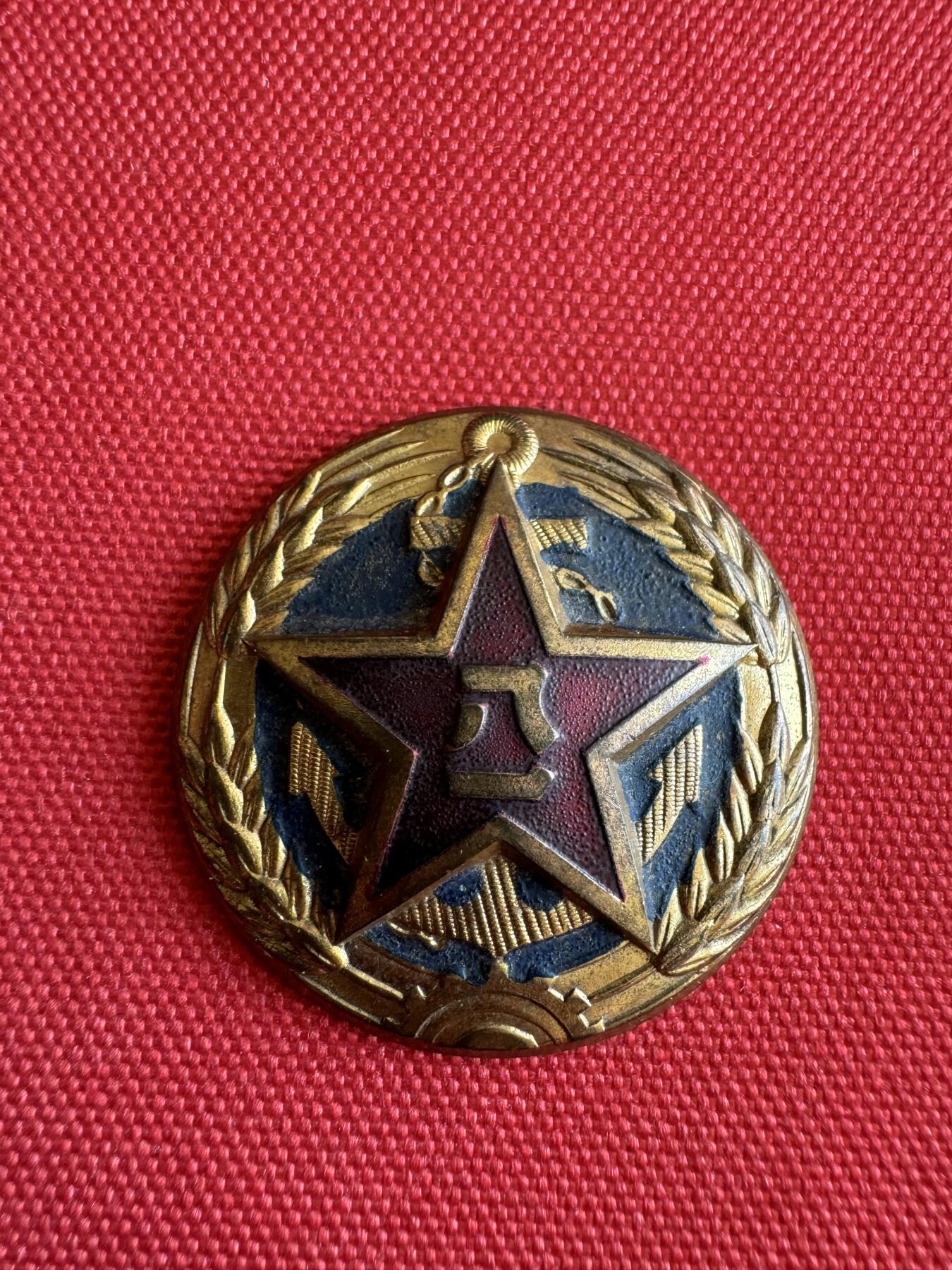 五哥徽章群   11号周六晚上八点4群联拍 帽徽