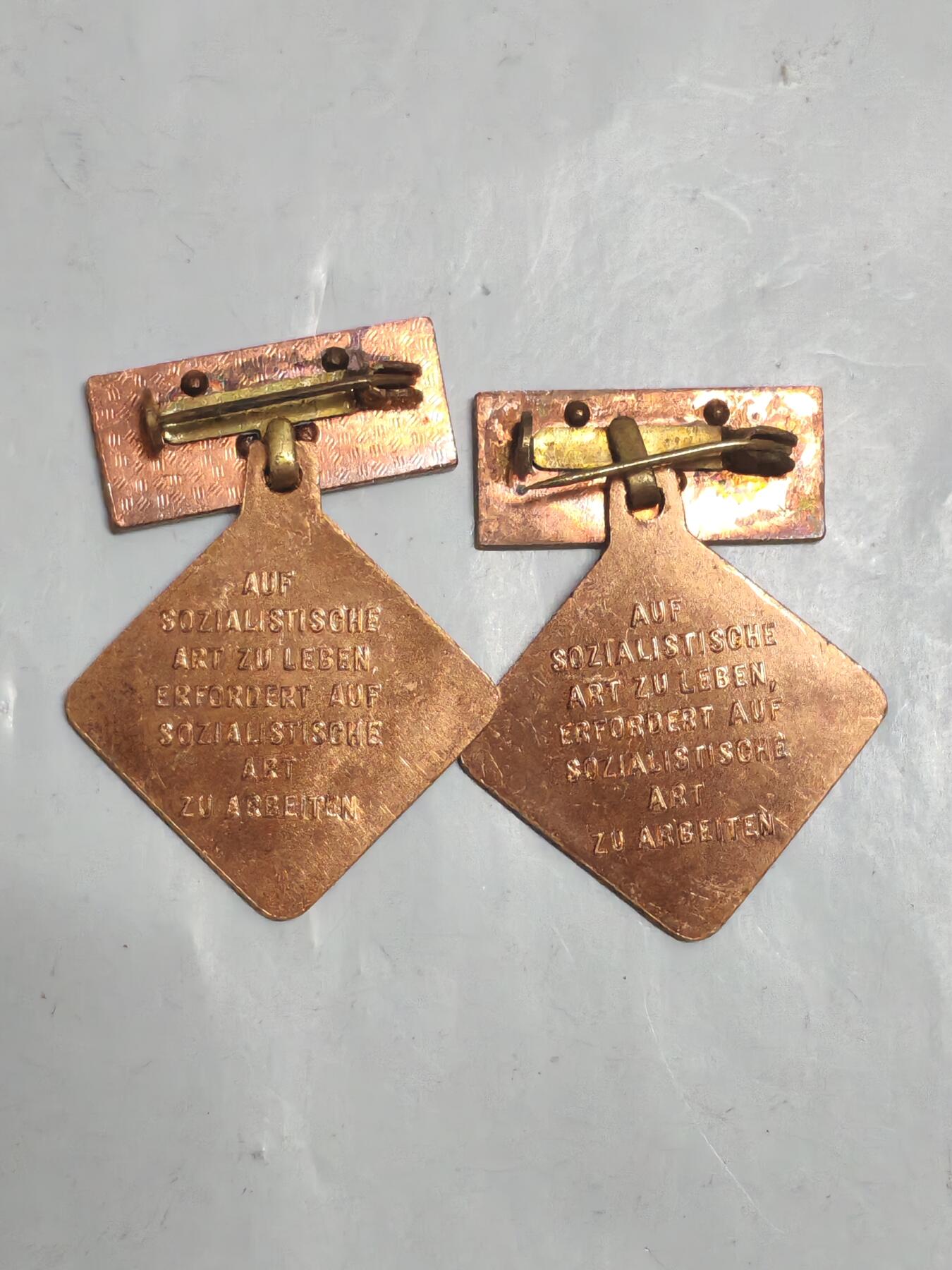 韵星假日军品类拍卖第53期  -- Rimey Holidays Militaria Auction 53 民主德国个人劳动荣誉奖章两枚