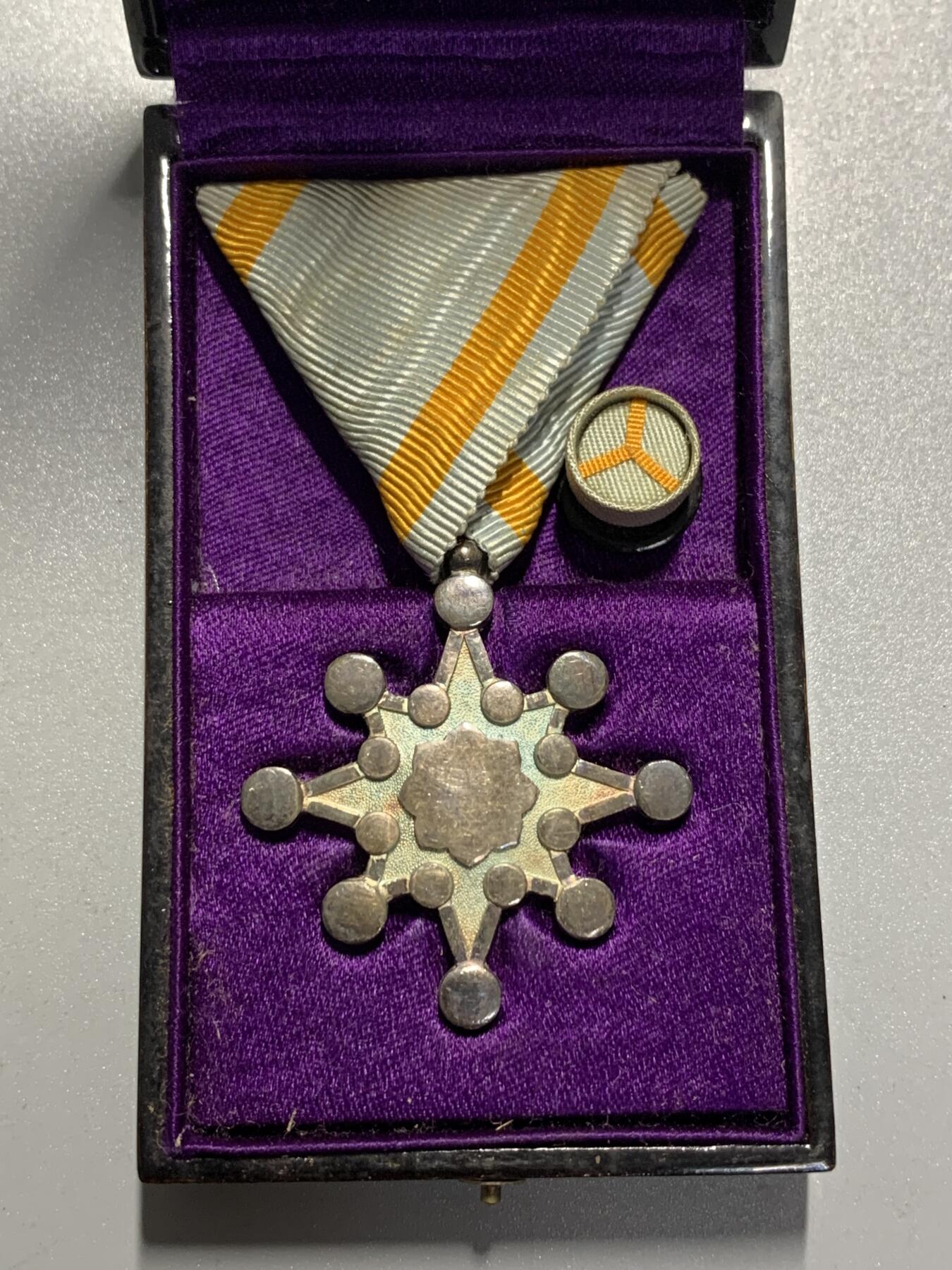 远东徽章小铺4月12日周日晚上9点结束 八等瑞宝