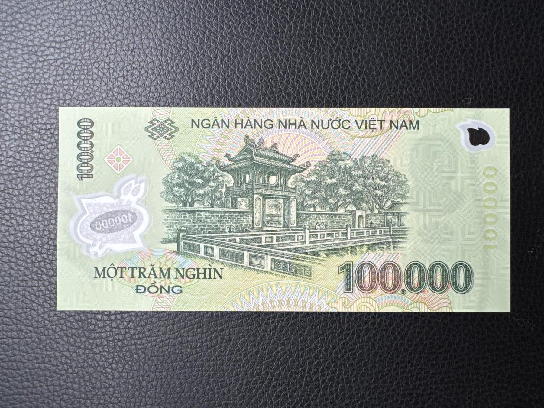 桂P钱币文化工作室拍卖第四十九期 越南2023年版10万盾塑料钞，全同号777777，全新UNC