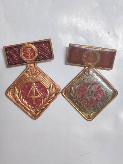 韵星假日军品类拍卖第53期  -- Rimey Holidays Militaria Auction 53 - 民主德国个人劳动荣誉奖章两枚