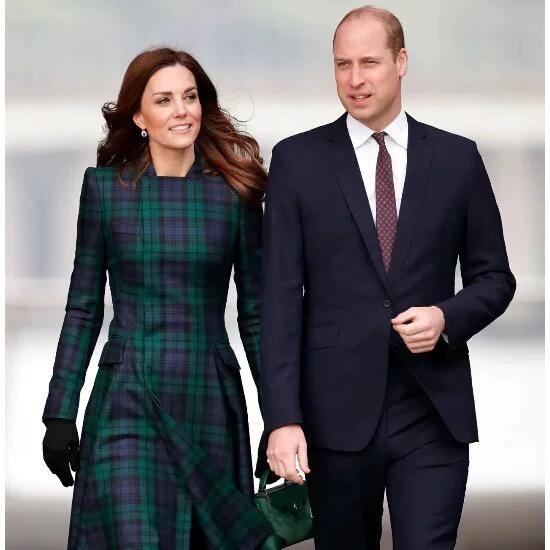 英国2008年 威廉王子凯特王妃高浮雕精制大镀金章 40MM