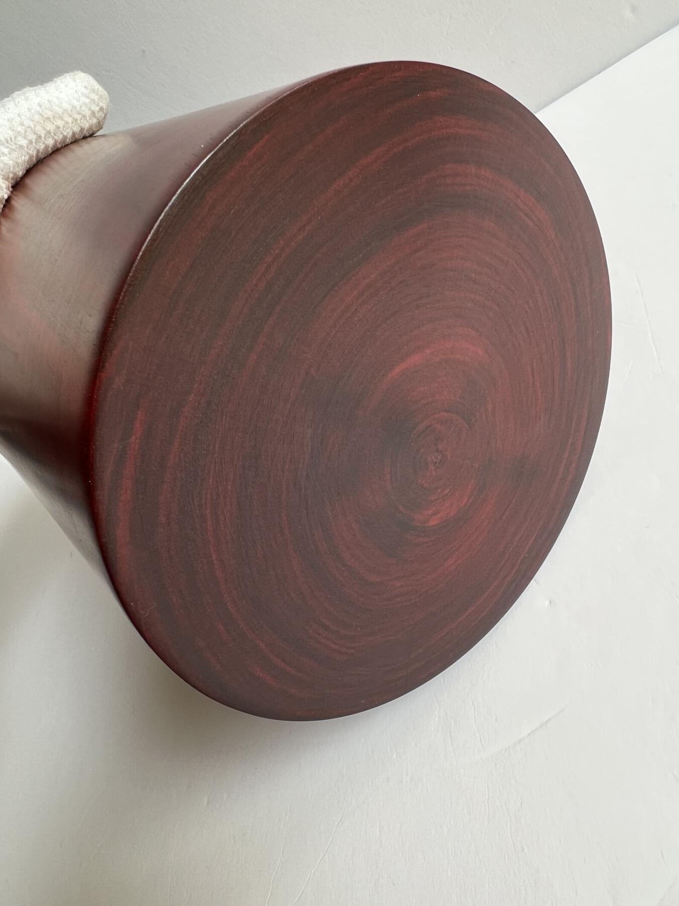 零元拍：精工非洲小叶紫檀 笔筒，山峰纹，荧光莹润，，精工打磨，花纹漂亮。155/170/壁厚约21MM。