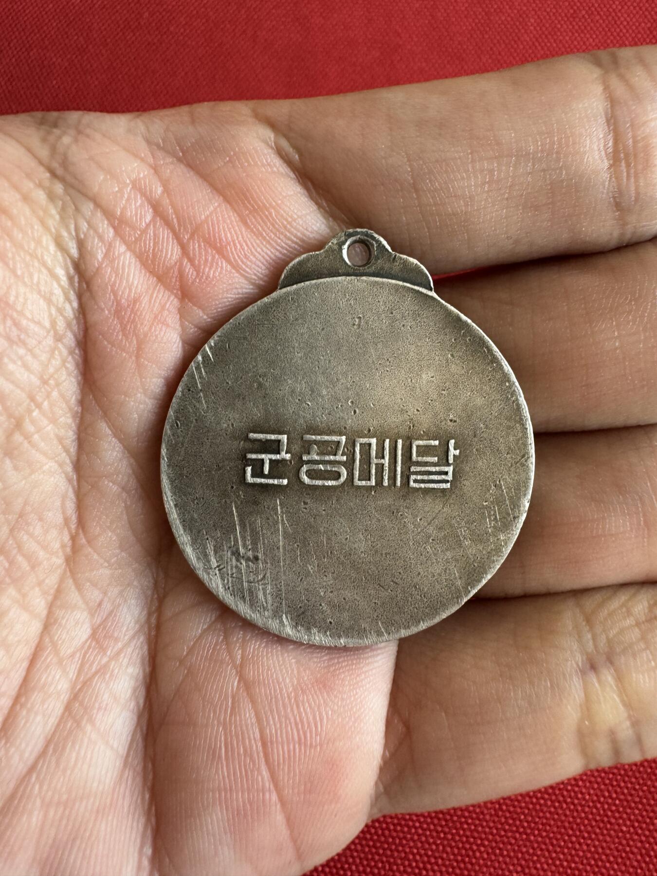 五哥徽章群   11号周六晚上八点4群联拍 银章