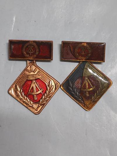 韵星假日军品类拍卖第53期  -- Rimey Holidays Militaria Auction 53 - 民主德国个人劳动荣誉奖章两枚