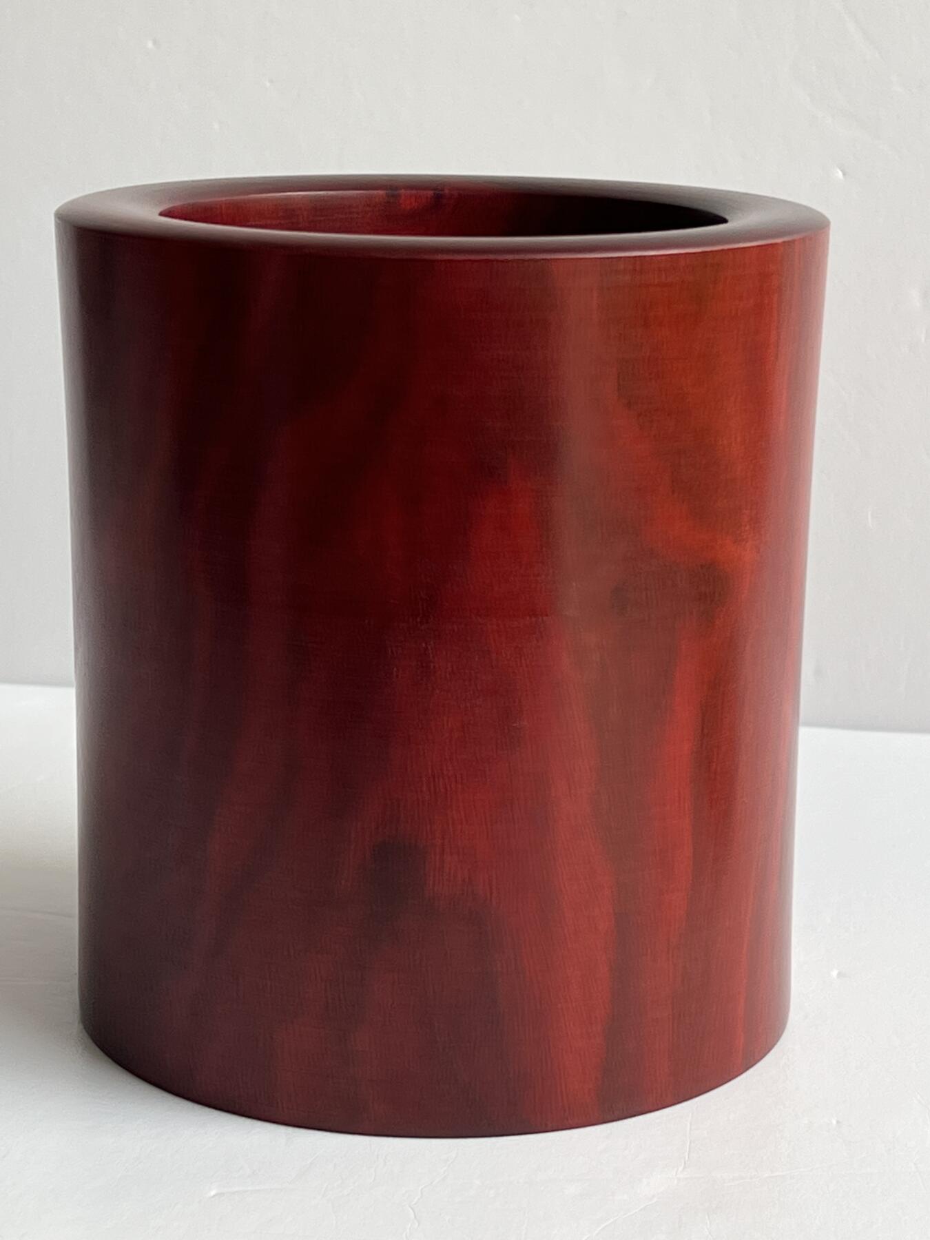 零元拍：精工非洲小叶紫檀 笔筒，山峰纹，荧光莹润，，精工打磨，花纹漂亮。155/170/壁厚约21MM。