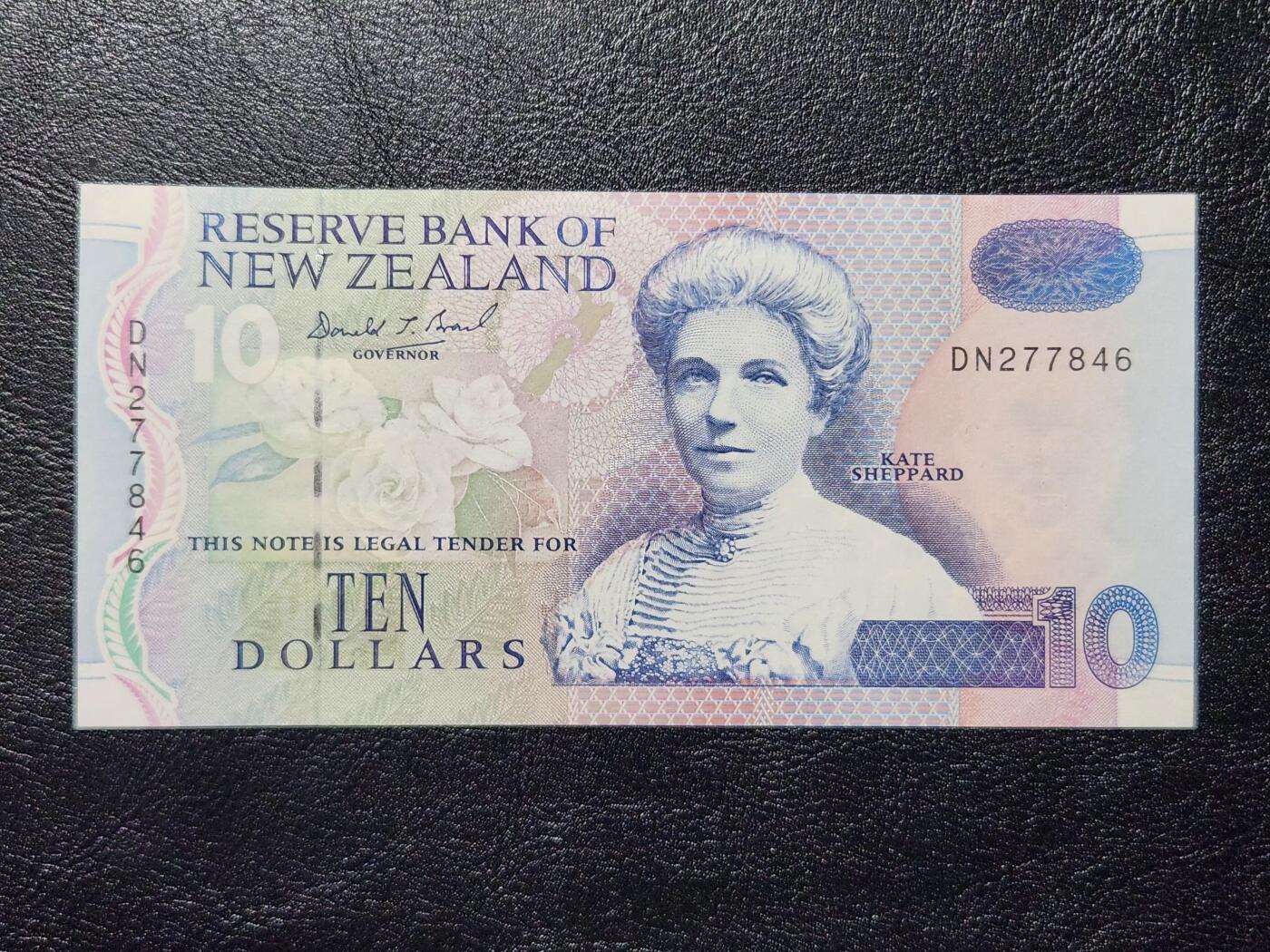 4月11号晚上8点 中外纸币自动截拍第55场 新西兰1992年10元几乎全新