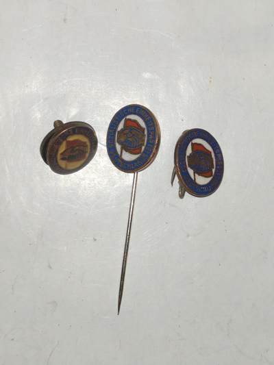 韵星假日军品类拍卖第53期  -- Rimey Holidays Militaria Auction 53 - 民主德国统一社会党党徽一组 早期转轮 别针插针