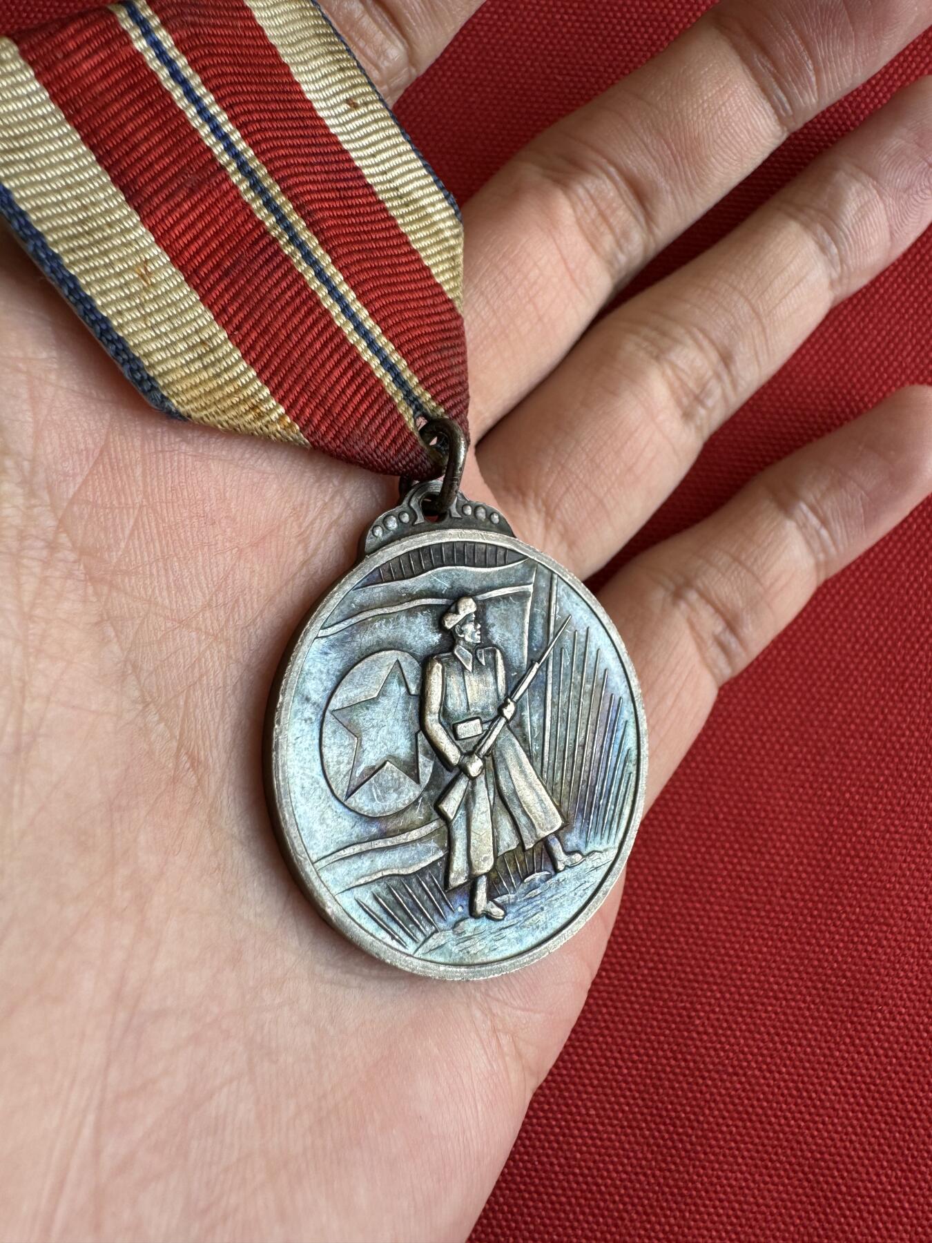 五哥徽章群   11号周六晚上八点4群联拍 银章