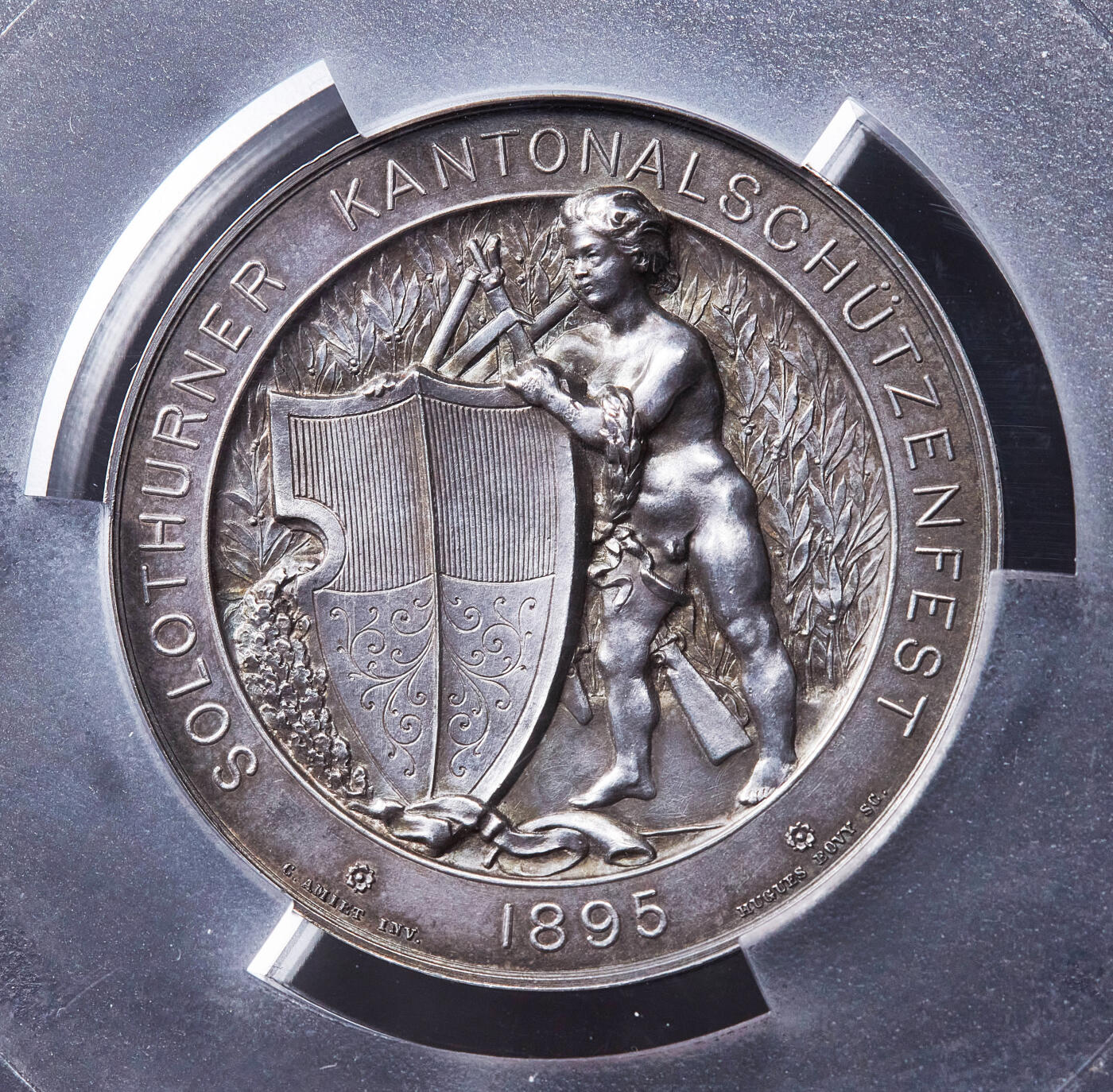 【俄甄集藏】满园春色-2026年(051)04-22星期三 晚 19:30 全场包邮 瑞士1895年纪念索洛图恩射击节大银章，PCGS SP64，黄油酱彩包浆，高浮雕，类精制底板，设计精美，少见品种，直径：45mm