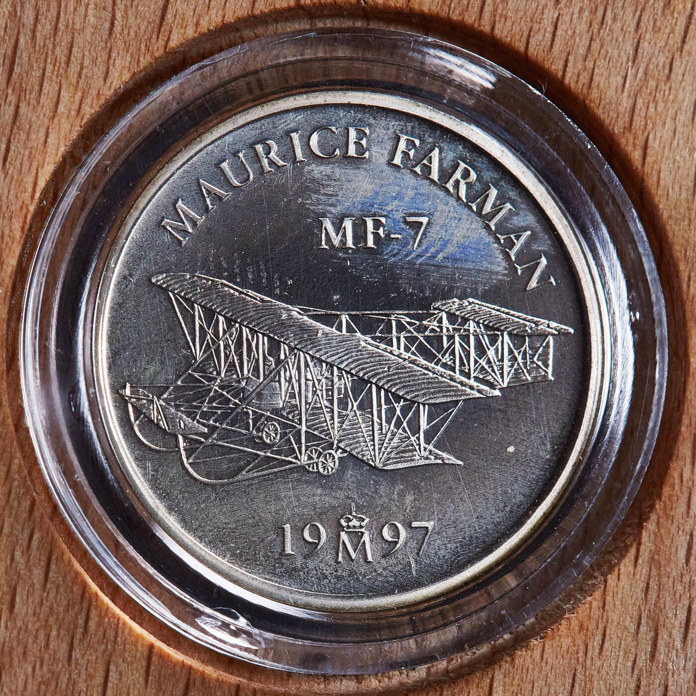 【俄甄集藏】满园春色-2026年(051)04-22星期三 晚 19:30 全场包邮 西班牙1997年航空史系列-莫里斯·法尔曼MF-7双翼飞机1欧元精制银币，原木盒精装，带证书，重6.72克，925银，发行量50000枚，属于欧元流通前的预发行品种