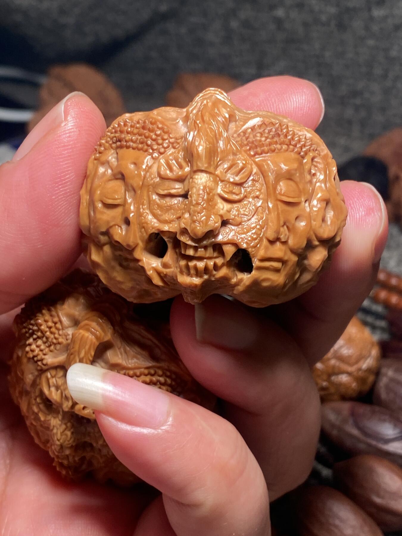 捡漏苏州非物质文化遗产，核雕艺术老苏工 福利苏工核雕，纯手工雕刻,核桃老苏工魔由心生个性十足，等待有缘人，市场无同款，尺寸4。55喜欢的来