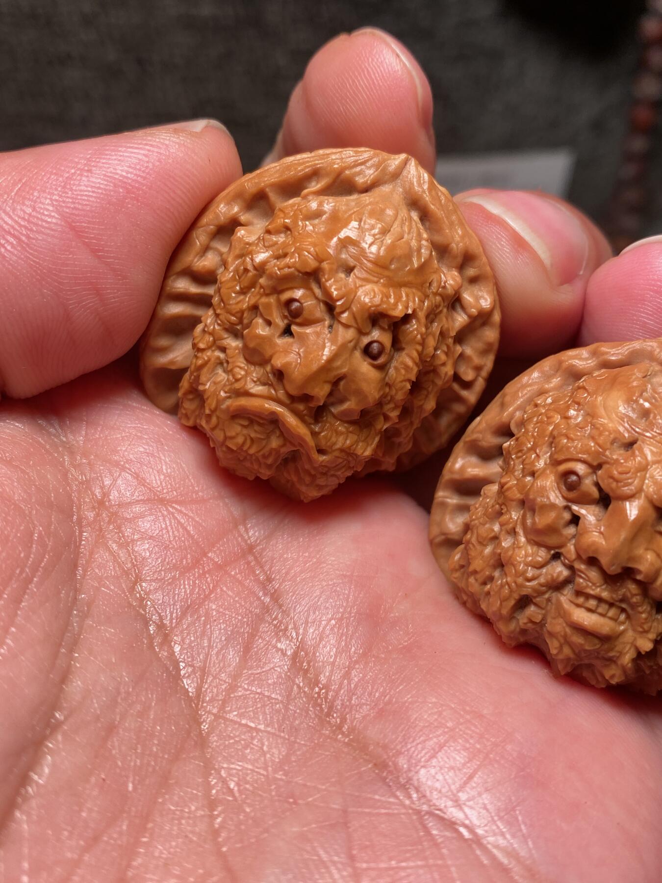 捡漏苏州非物质文化遗产，核雕艺术老苏工 福利苏工核雕，纯手工雕刻,核桃老苏工达摩，个性十足，等待有缘人，市场无同款，尺寸3。5喜欢的来