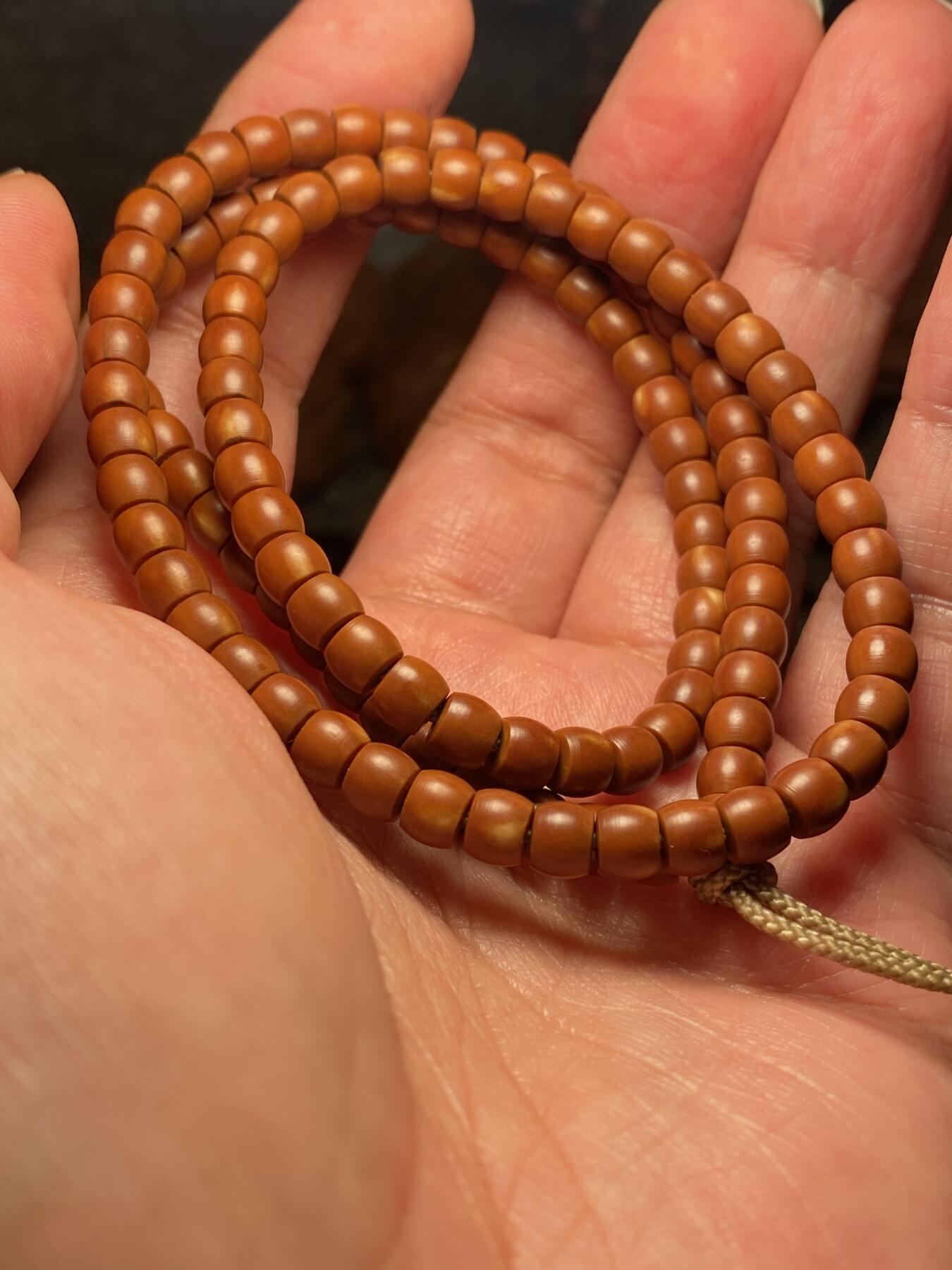 捡漏苏州非物质文化遗产，核雕艺术老苏工 福利苏工核雕，稀少罕见铁核尖直切，个性十足，等待有缘人，市场无同款，尺寸0。575喜欢的来