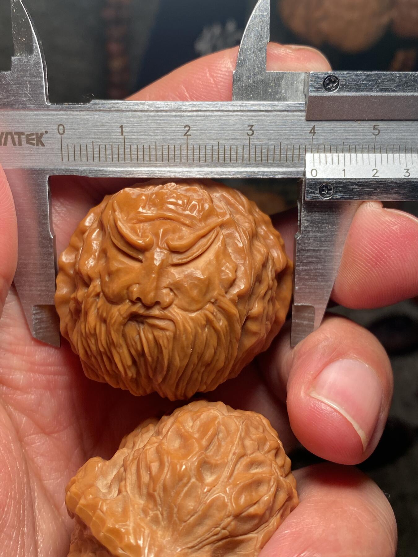 捡漏苏州非物质文化遗产，核雕艺术老苏工 福利苏工核雕，纯手工雕刻,核桃老苏工关二哥，忠义千秋，个性十足，等待有缘人，市场无同款，尺寸4。05喜欢的来