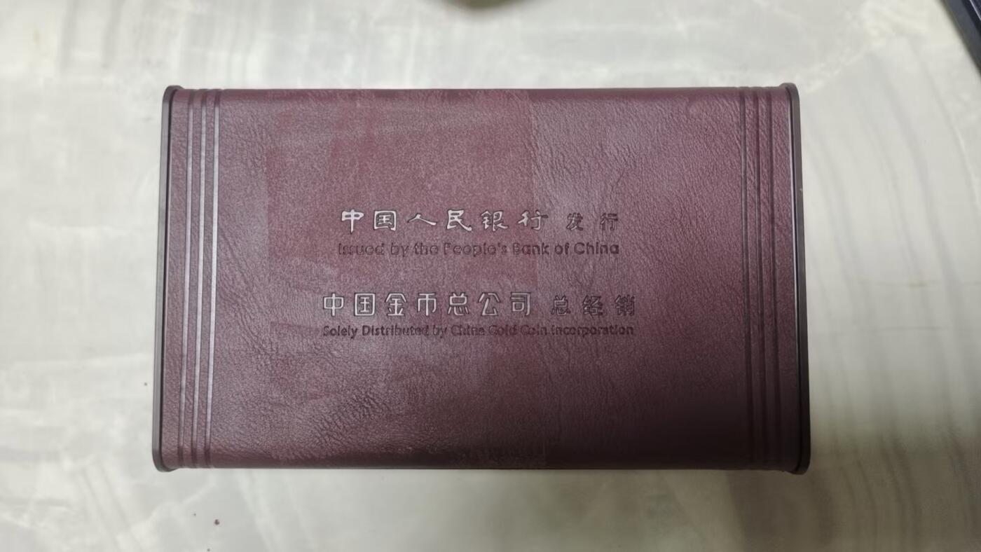 昊象达收藏银币拍卖第9场 中国人民银行发行的共同飞翔纪念大银章，Ag999纯银，80g，编号010，直径约80mm