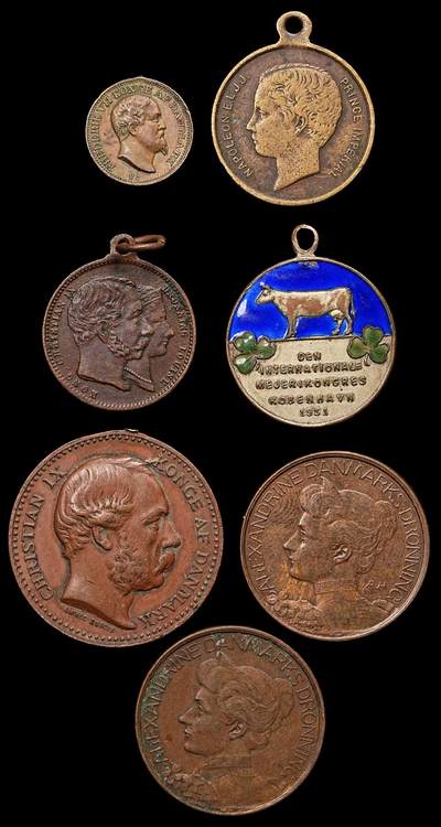 修遠堂世界钱币第111期 - 世界老币章一组，总重39.70g，两枚挂扣去除