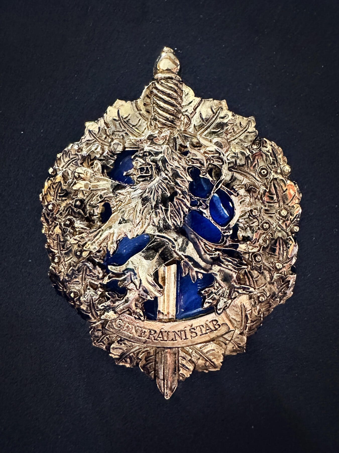 【俄甄集藏】满园春色-2026年(051)04-22星期三 晚 19:30 全场包邮 捷克军队总参谋部军官胸章，高：65mm，宽：48mm，重量：51.8克