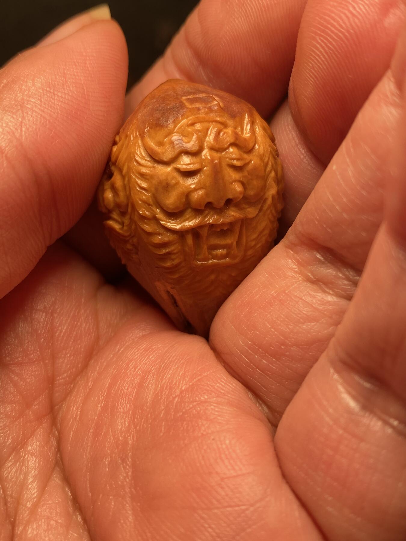 捡漏苏州非物质文化遗产，核雕艺术老苏工 福利苏工核雕，纯手工雕刻,钟馗百态，个性十足，等待有缘人，尺寸2。7x3。58喜欢的来