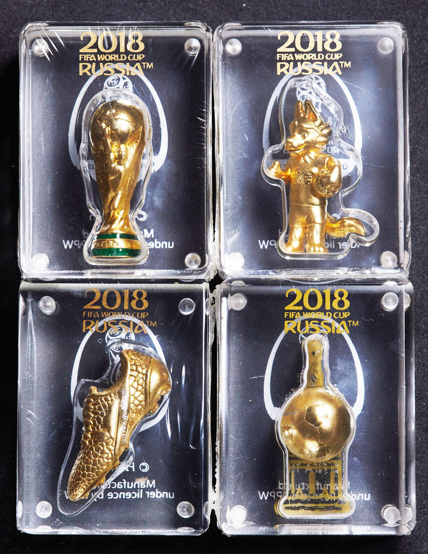 【俄甄集藏】满园春色-2026年(051)04-22星期三 晚 19:30 全场包邮 俄罗斯2018年足球世界杯镀金纯银异形纪念章4枚一组，FIFA官方授权，含纯银11克，原盒证，中国深圳造