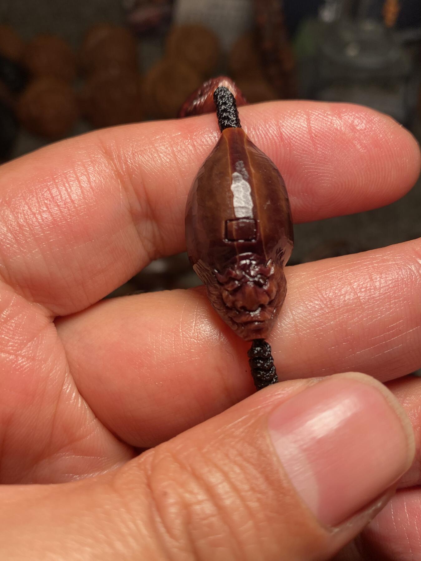 捡漏苏州非物质文化遗产，核雕艺术老苏工 福利苏工核雕纯手工老手艺名家王红秋老师雕刻异型紫核全刀工福禄钟馗百态，雕工深峻，个性十足，等待有缘人，尺寸1。5x3。15喜欢的来