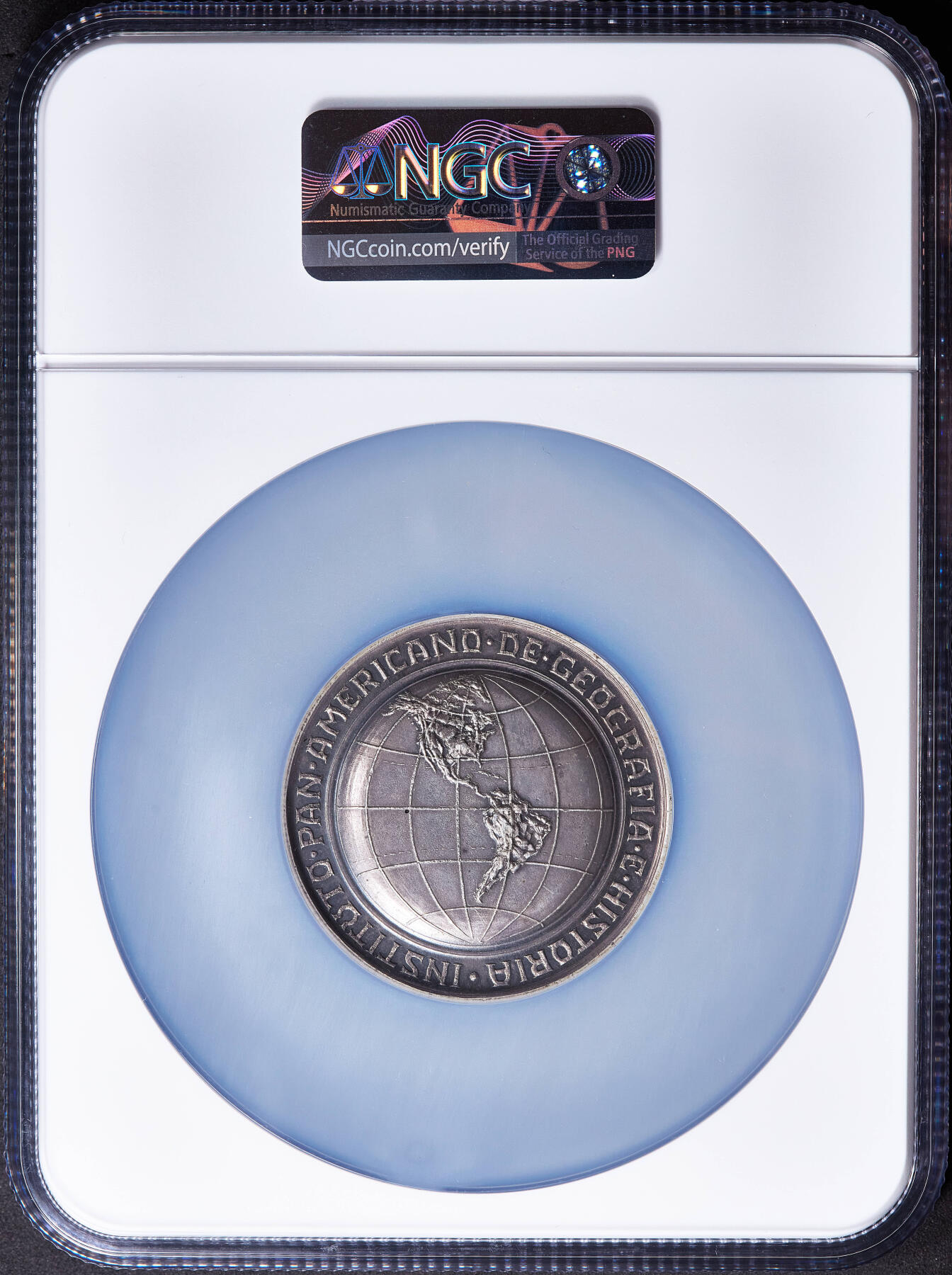 【俄甄集藏】满园春色-2026年(051)04-22星期三 晚 19:30 全场包邮 巴西1932年哥伦布头像纪念泛美地理历史学会成立大银章，NGC MS64，高浮雕，酱彩老包浆，设计精美，直径：50mm，重：82克，十分厚重，稀少品种