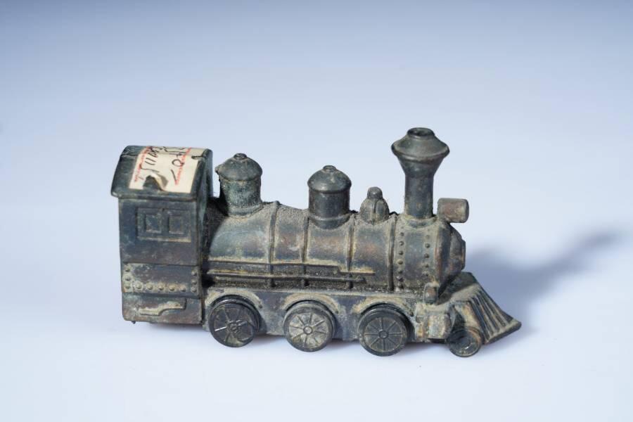 上海都达杂项专场八十一【全场包邮】  合金蒸汽火车头造型卷笔刀摆件65-340