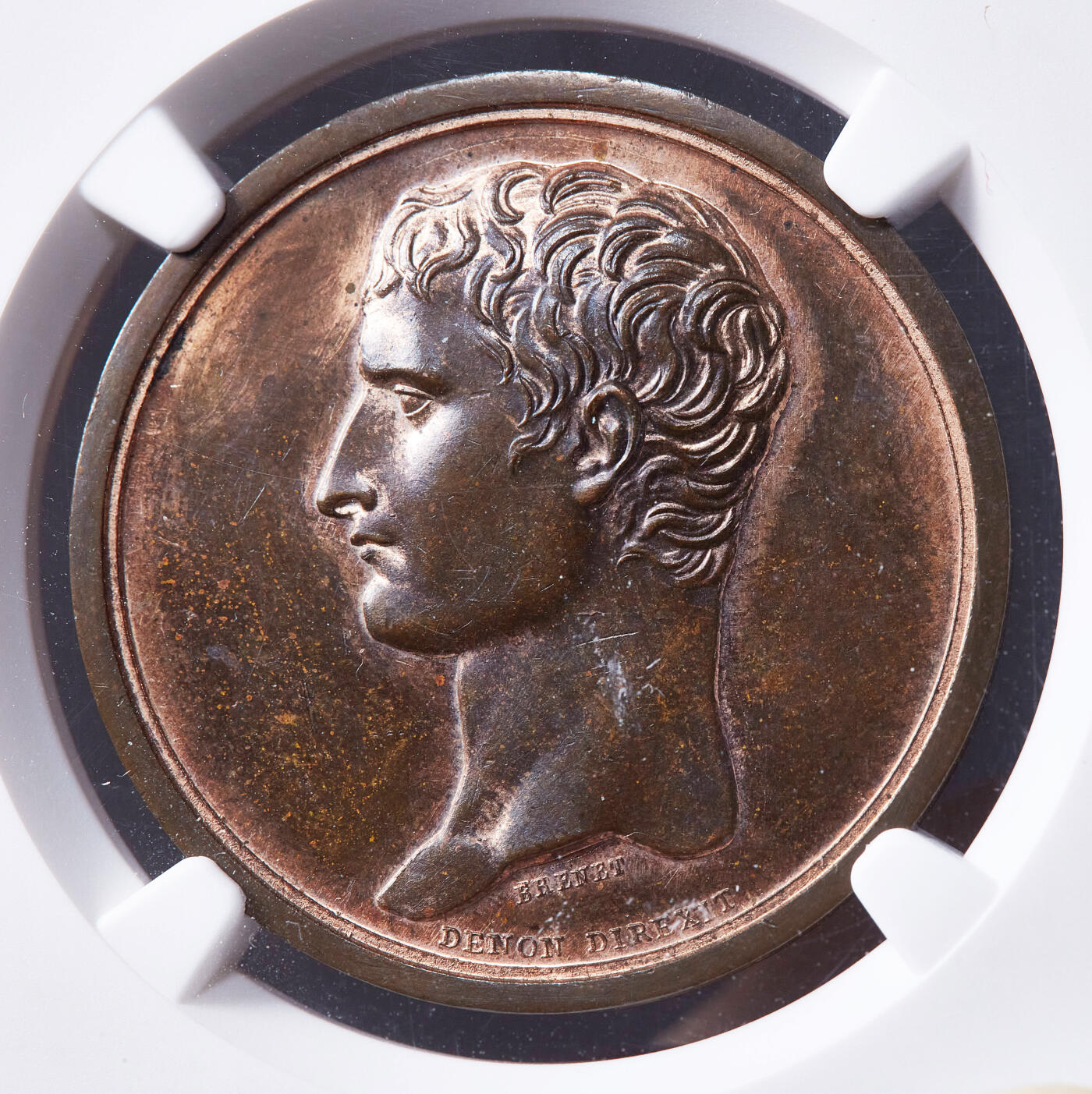 【俄甄集藏】满园春色-2026年(051)04-22星期三 晚 19:30 全场包邮 法国拿破仑帝国1803年纪念刺杀国王失败铜章，NGC UNCD，背面命运女神福尔图娜操纵船桨，发行背景：1802年英国曾鼓动法国将领莫罗刺杀拿破仑，被拿破仑察觉，并开始大举抓捕保皇党‌，稀有品种，原铜光