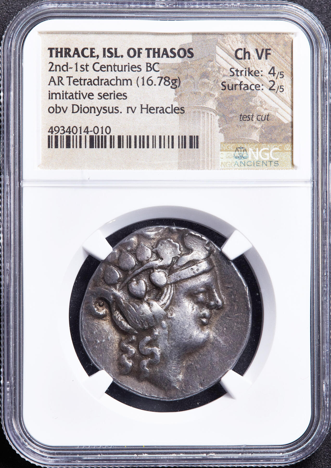 【俄甄集藏】满园春色-2026年(051)04-22星期三 晚 19:30 全场包邮 古希腊萨索斯岛公元前148年-前90年酒神与大力神四德拉克马银币，NGC ChVF(Str 4/5, Sur 2/5)，打制于萨索斯城，正面酒神狄俄尼索斯戴葡萄藤花冠面右像，背面是大力神赫拉克勒斯手持狼牙棒和狮子皮站像，两侧币文为：“救世主赫拉克勒斯”，线下币文为地名